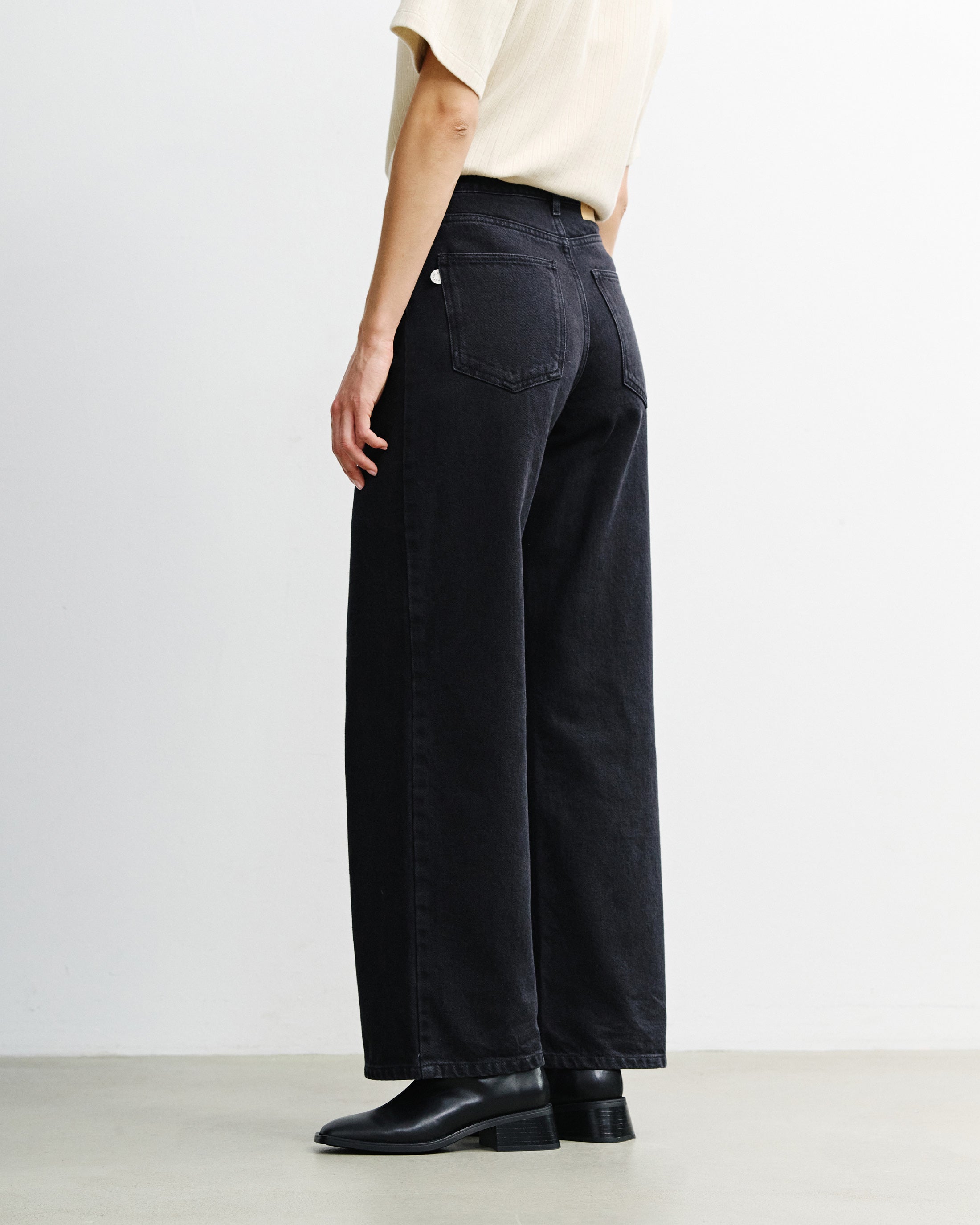Schwarze Jeans Flared Leg aus 100% Bio-Baumwolle von Rotholz