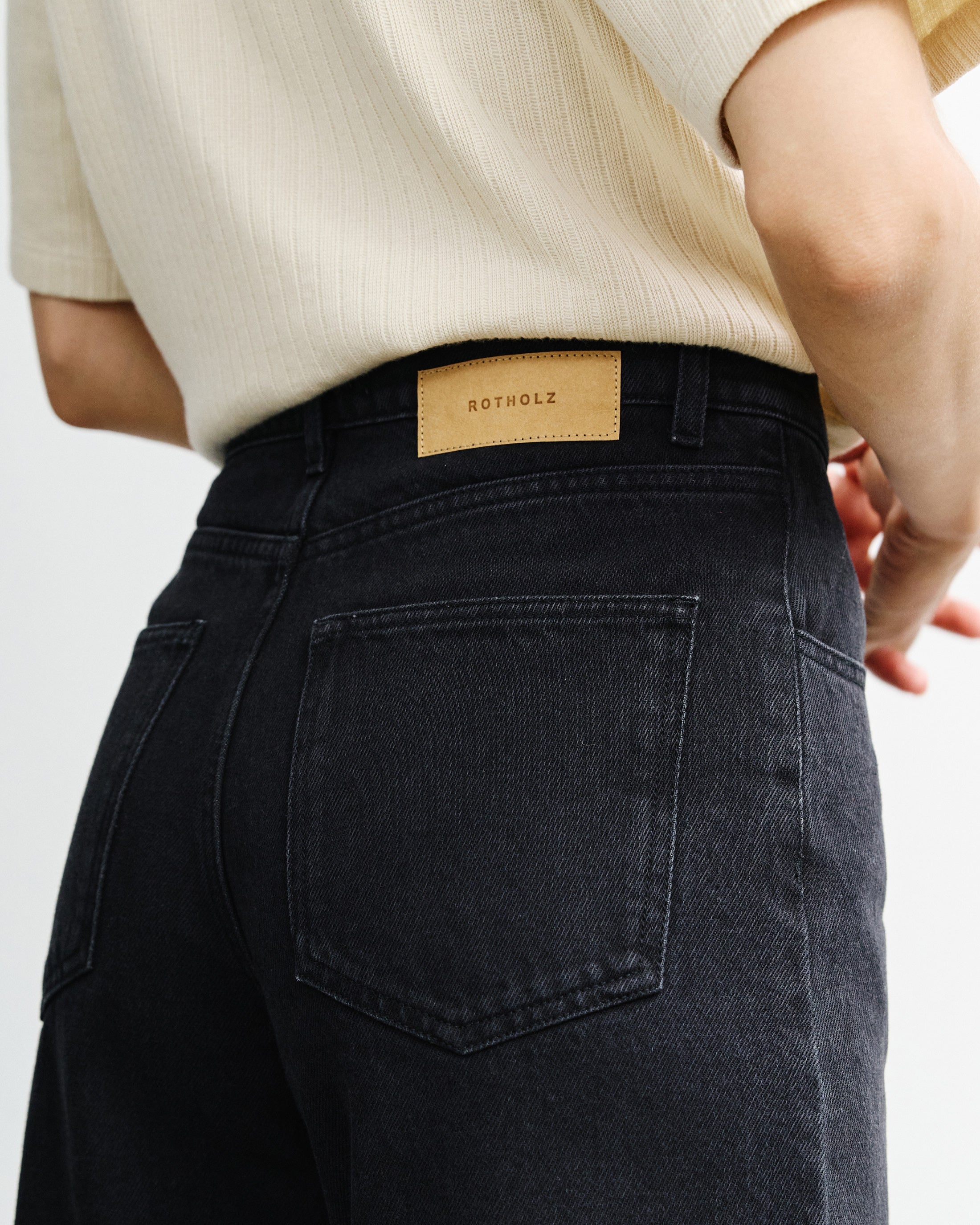 Schwarze Jeans Flared Leg aus 100% Bio-Baumwolle von Rotholz