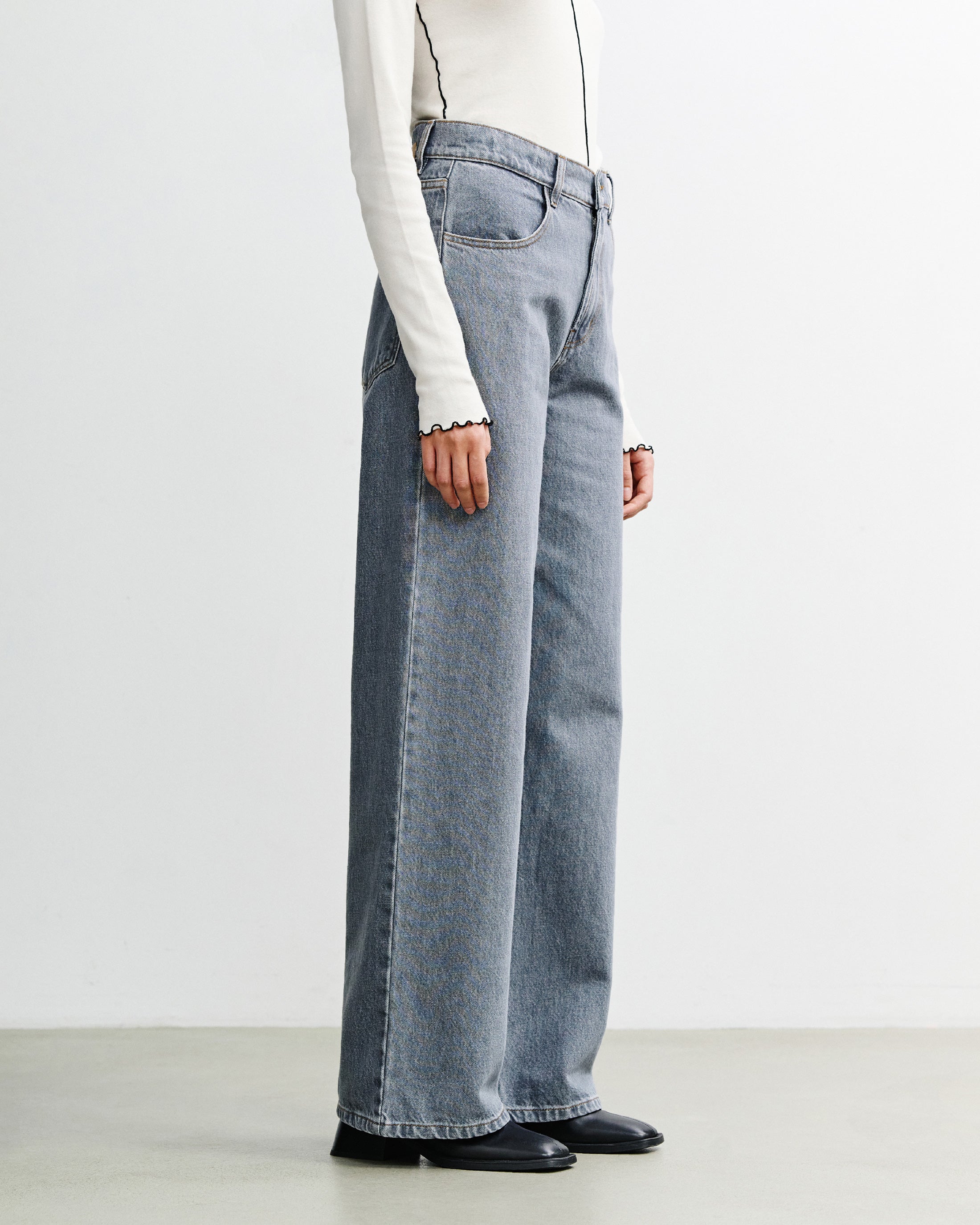 Graue Jeans Flared Leg aus 100% Bio-Baumwolle von Rotholz