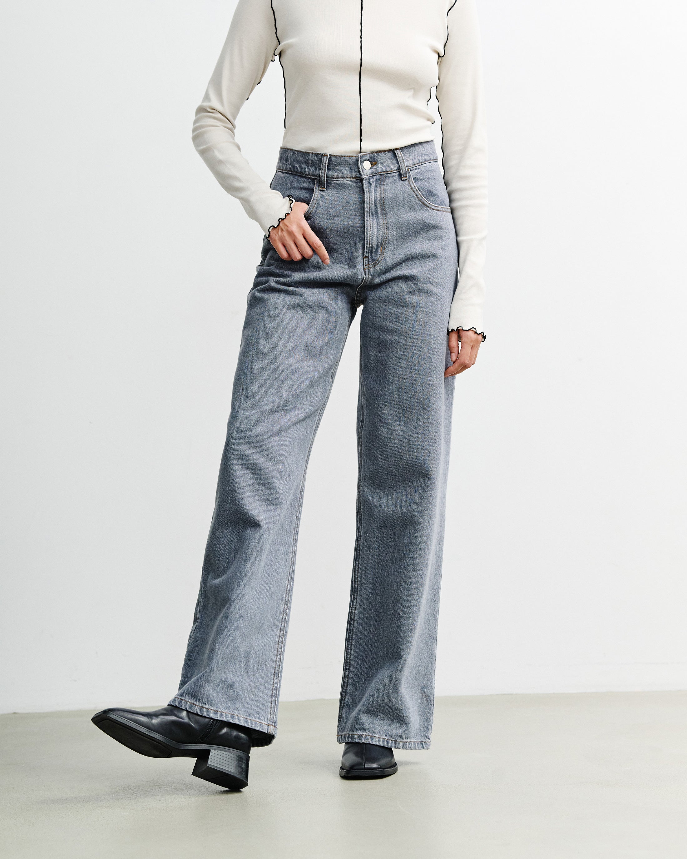 Graue Jeans Flared Leg aus 100% Bio-Baumwolle von Rotholz