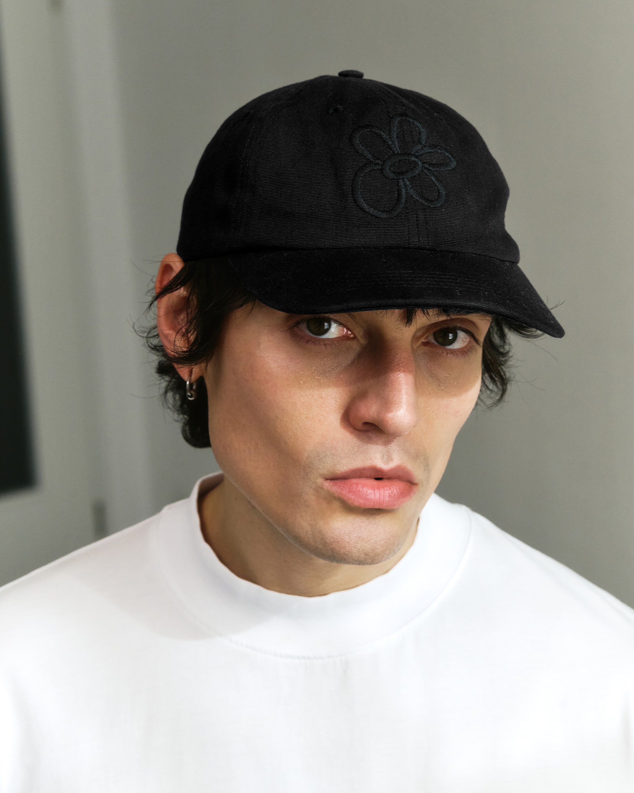 Casquette noire Flower en coton bio de Rotholz