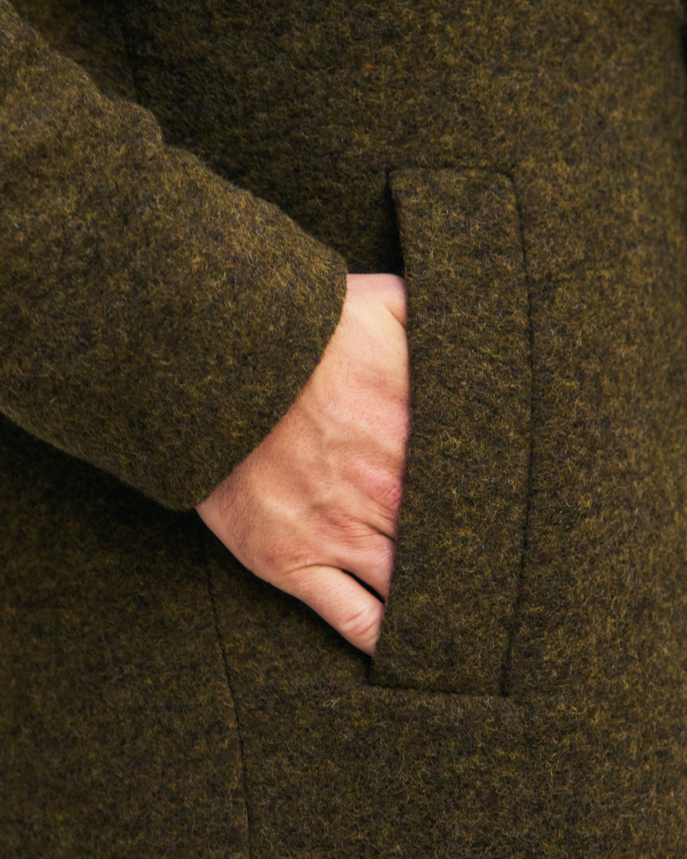 Dunkelgrüner Mantel aus Bio-Wollmischung von Rotholz