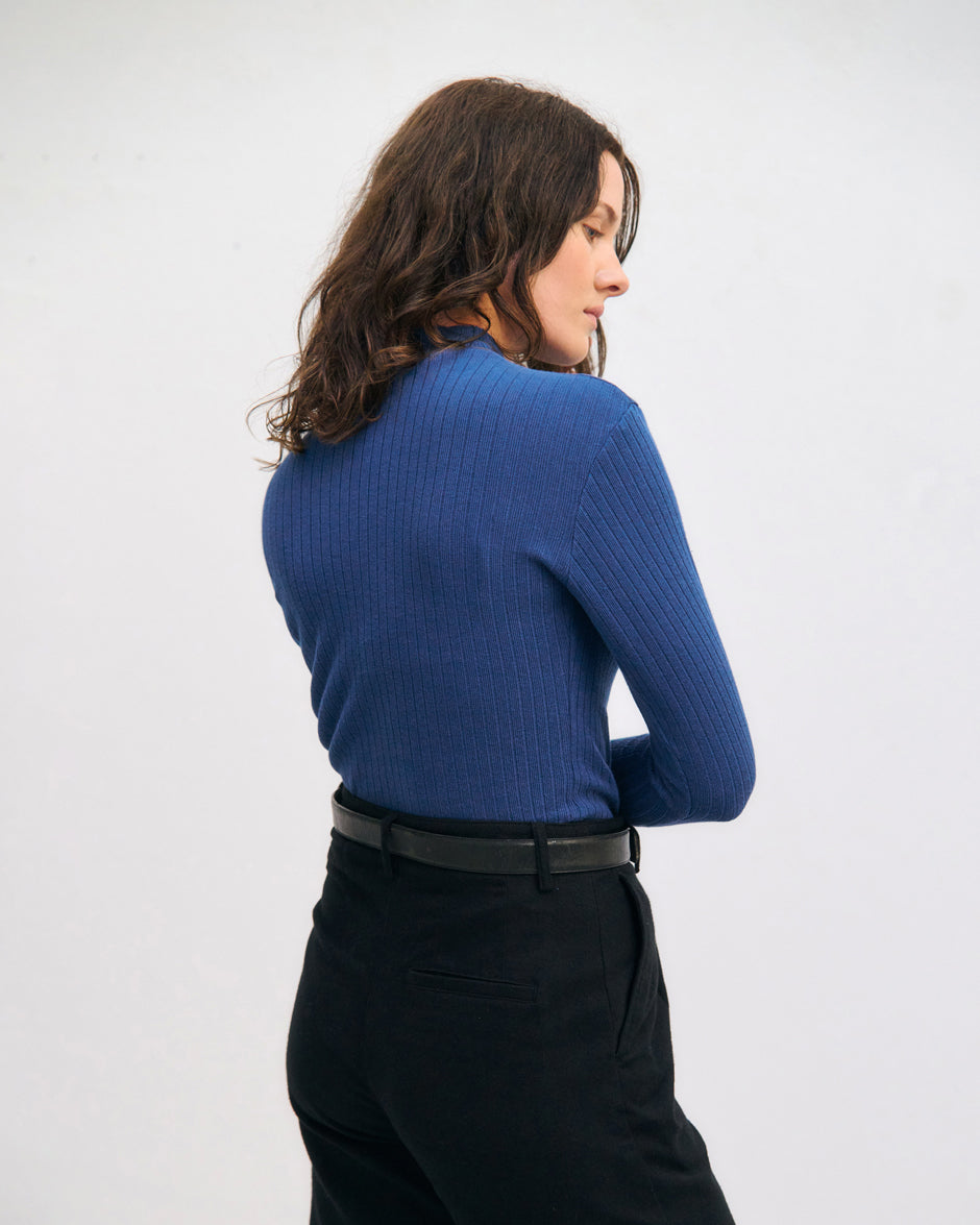 Blaues Langarmshirt aus 100% Bio-Baumwolle von Rotholz
