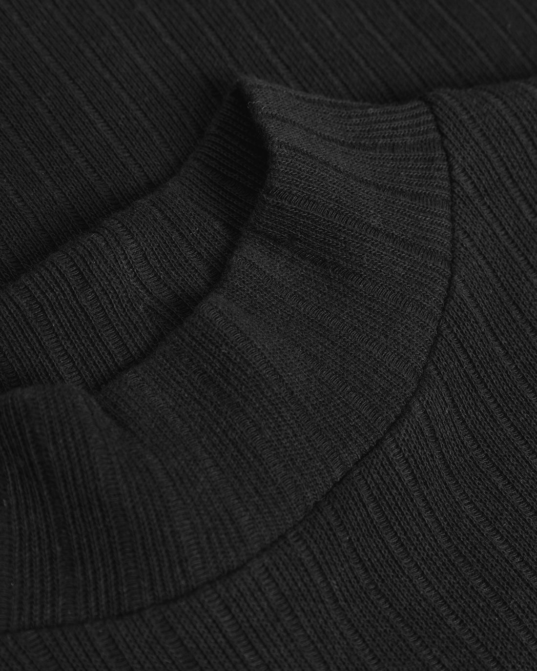 Schwarzes Langarmshirt Mockneck aus Bio-Baumwolle von Rotholz