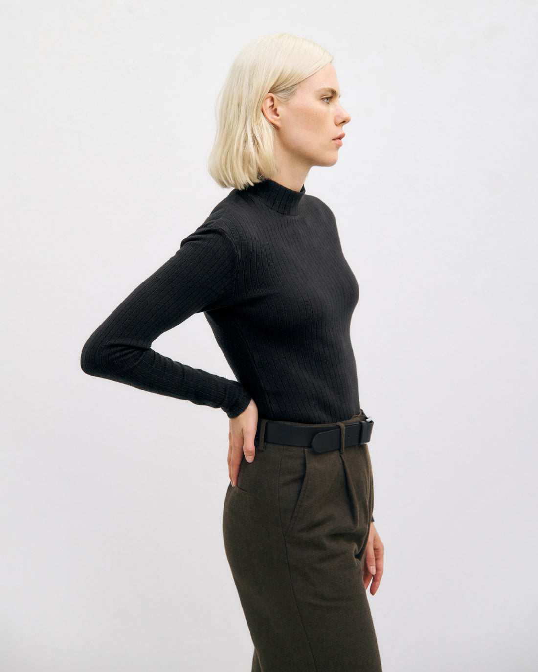 Schwarzes Langarmshirt Mockneck aus Bio-Baumwolle von Rotholz