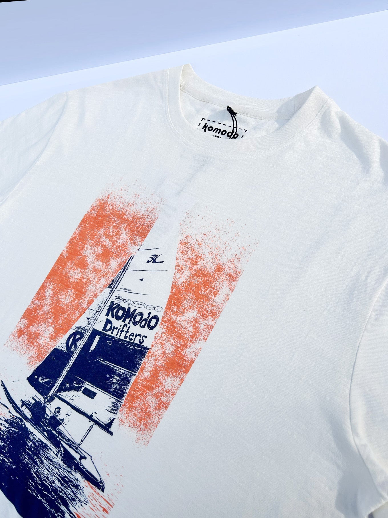 Weisses T-Shirt SAILING aus 100% Bio-Baumwolle von Komodo