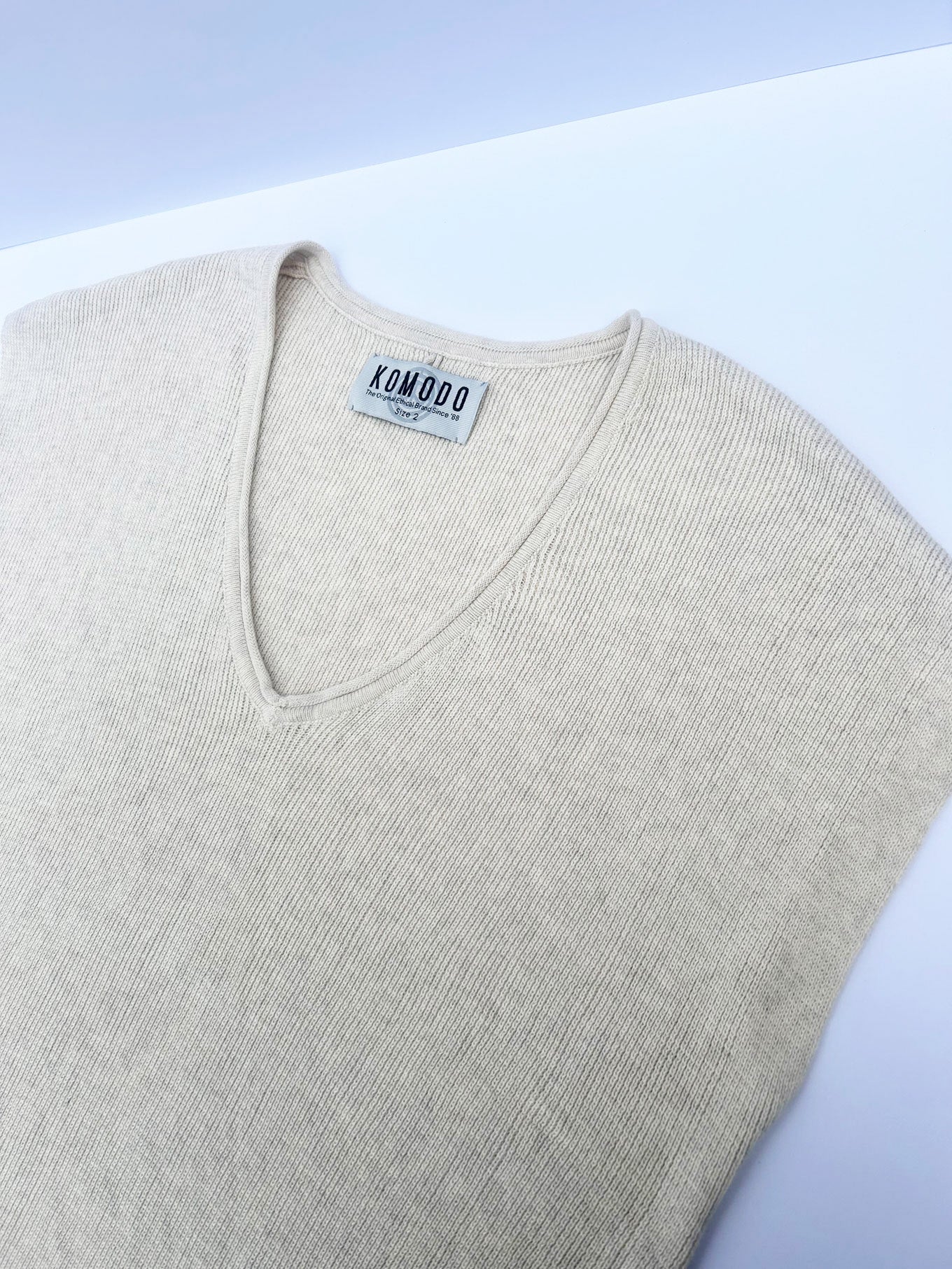 Beiges Shirt POLLY aus 100% Bio-Baumwolle von Komodo