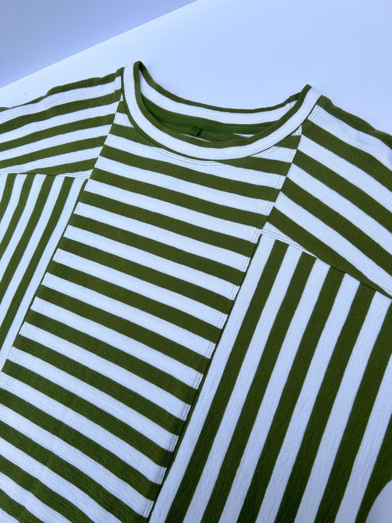 Grün Gestreiftes Shirt JUNIPER aus 100% Bio-Baumwolle von Komodo