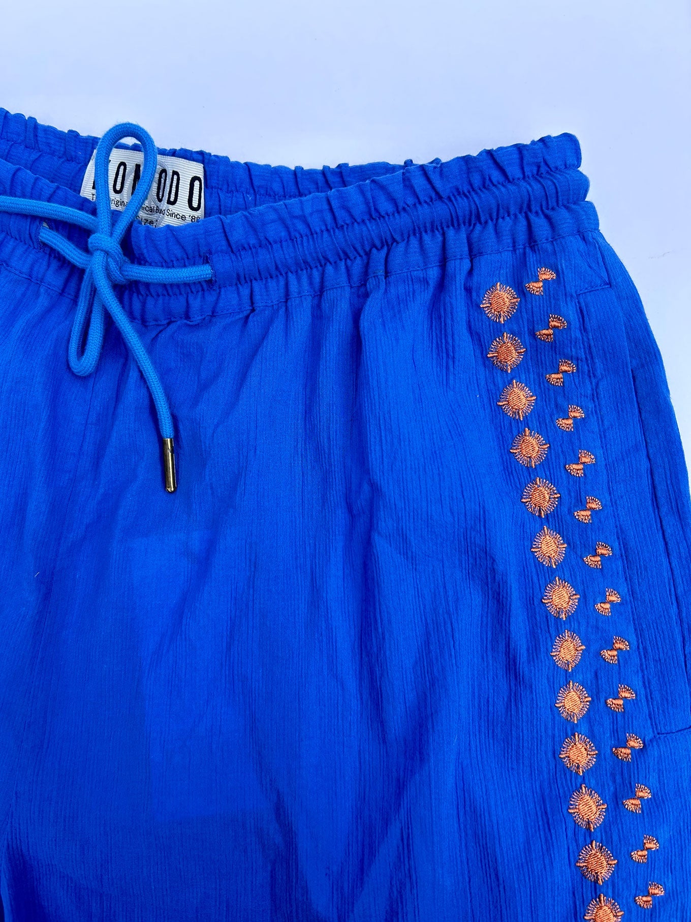 Blaue kurze Hosen Leah aus 100% Bio-Baumwolle von Komodo