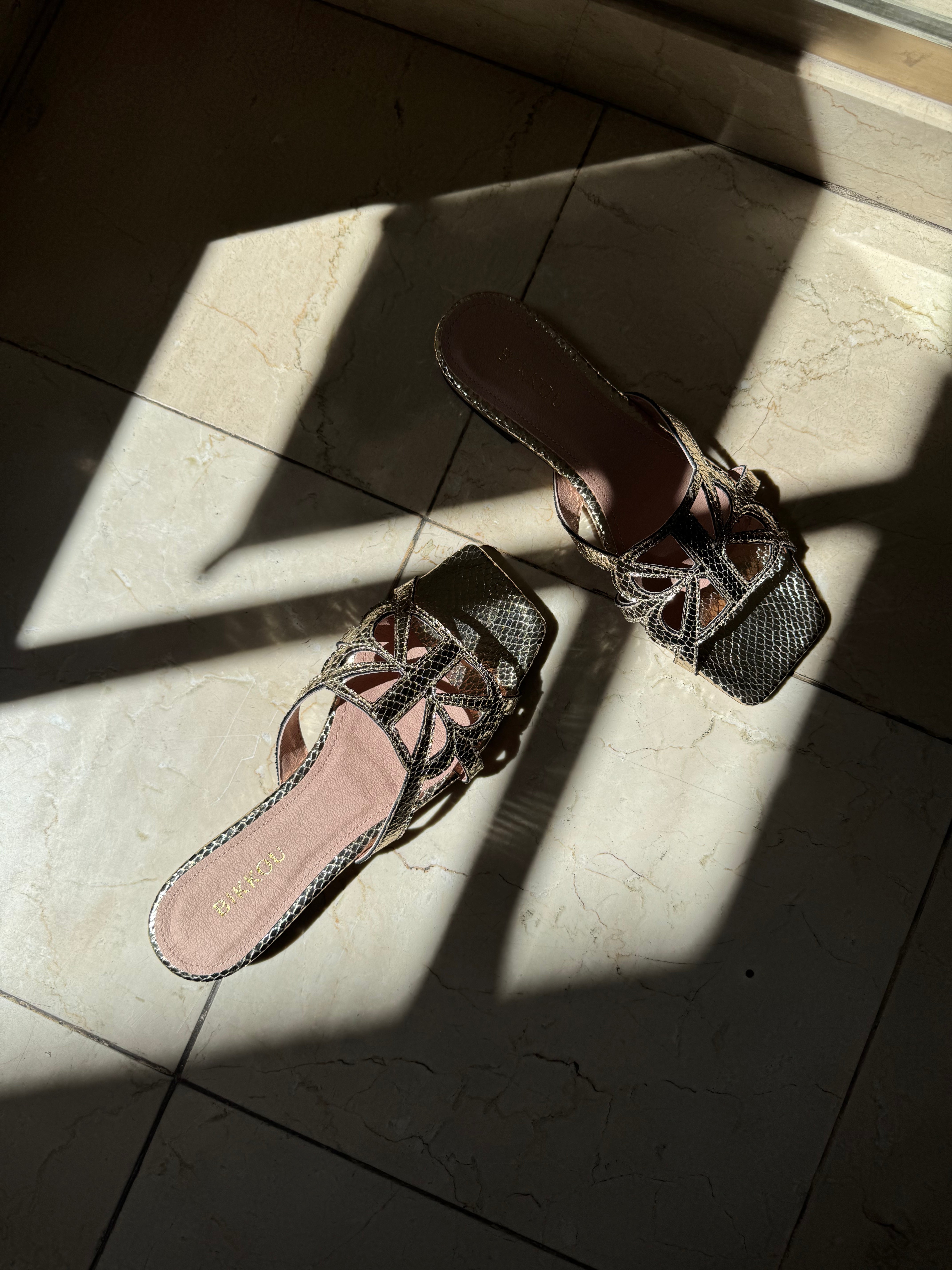 Golden mules 7 pm Sunset at the beach in Python Specchio by Bikkou