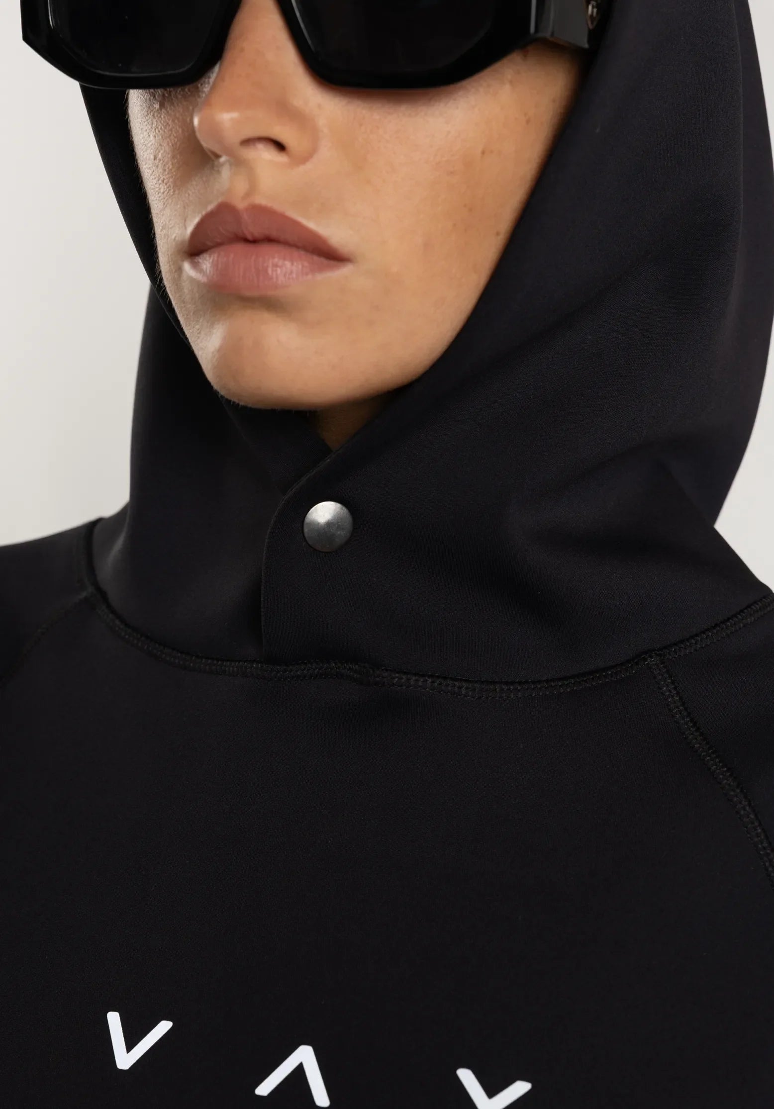 High-quality NIVɅYS activewear, fit and sustainable design of recycled performance wear.