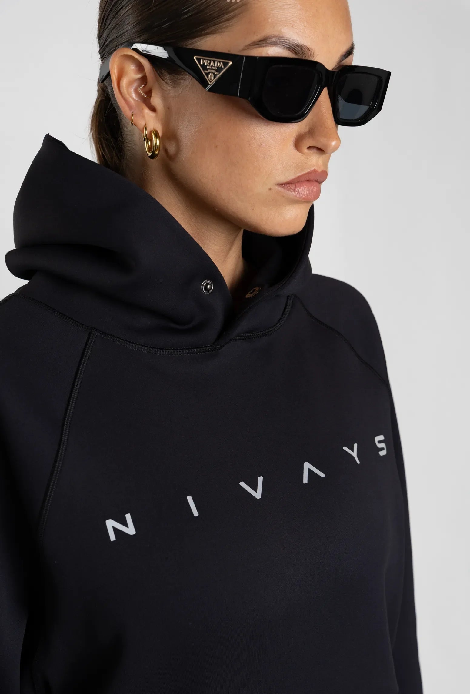 NIVɅYS ®  pulse performance pullover unisex true black side view