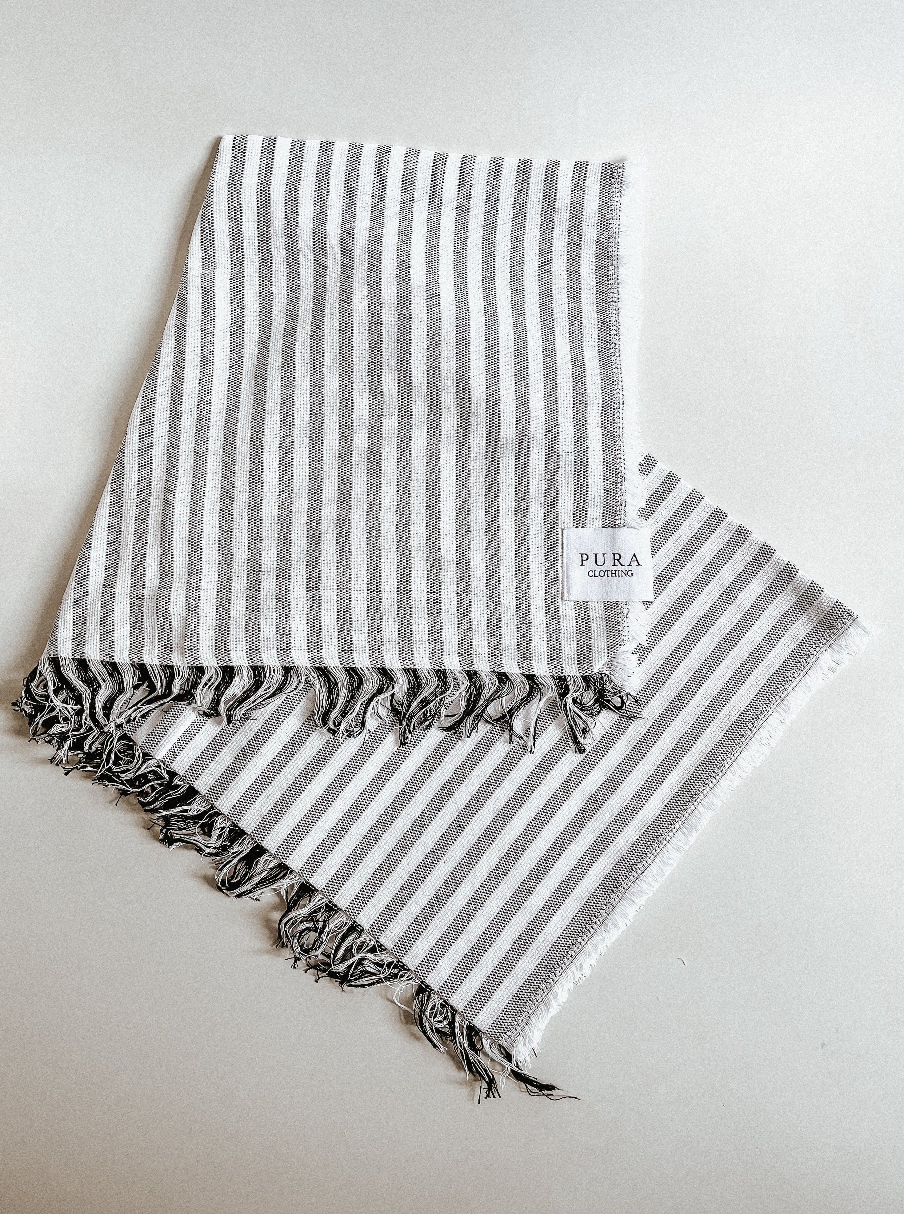 Gestreiftes Strandtuch aus 100% Bio-Baumwolle von Pura Clothing
