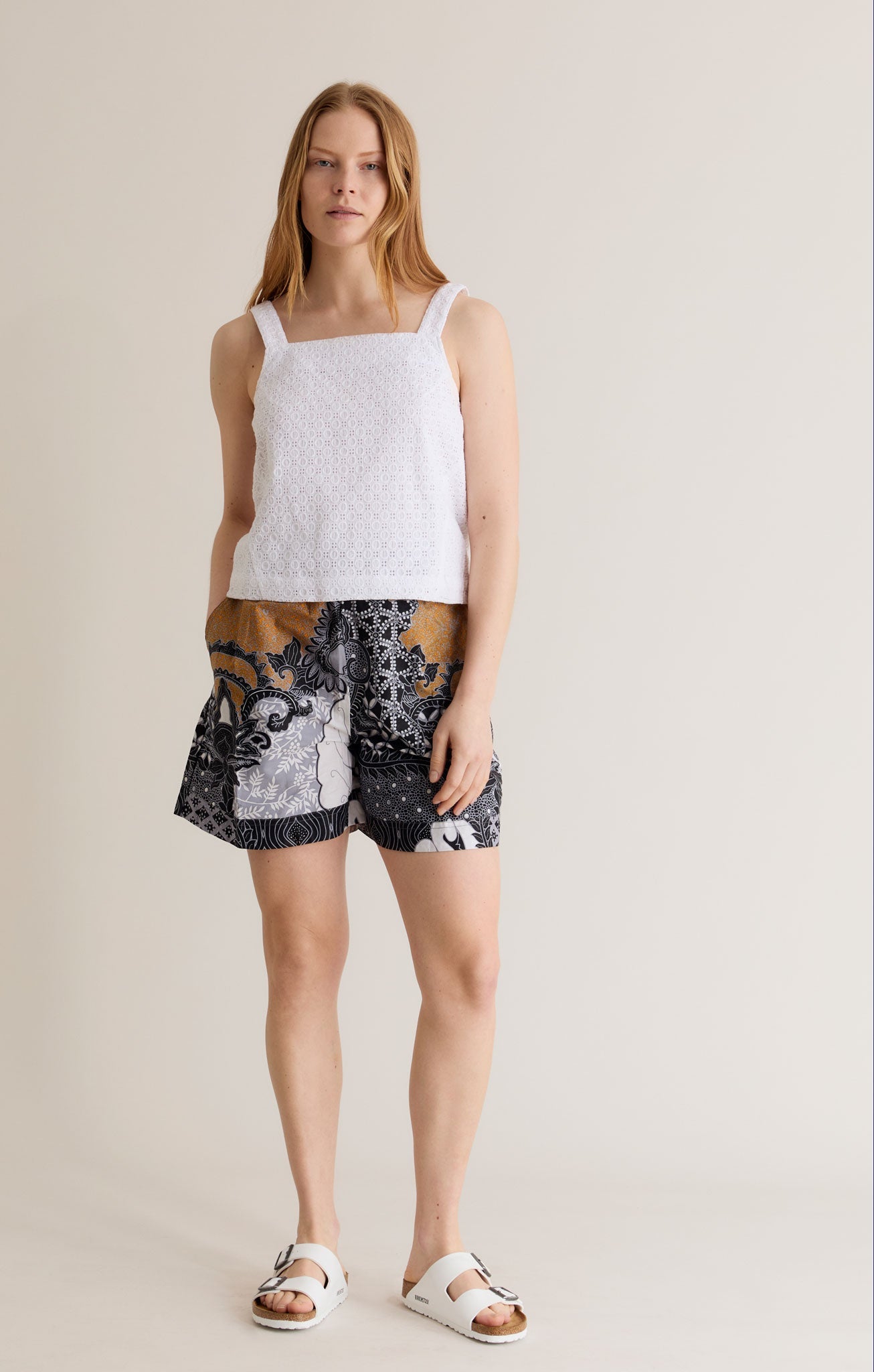 Bunte kurze Hosen Maya Batik aus 100% Bio-Baumwolle von Komodo
