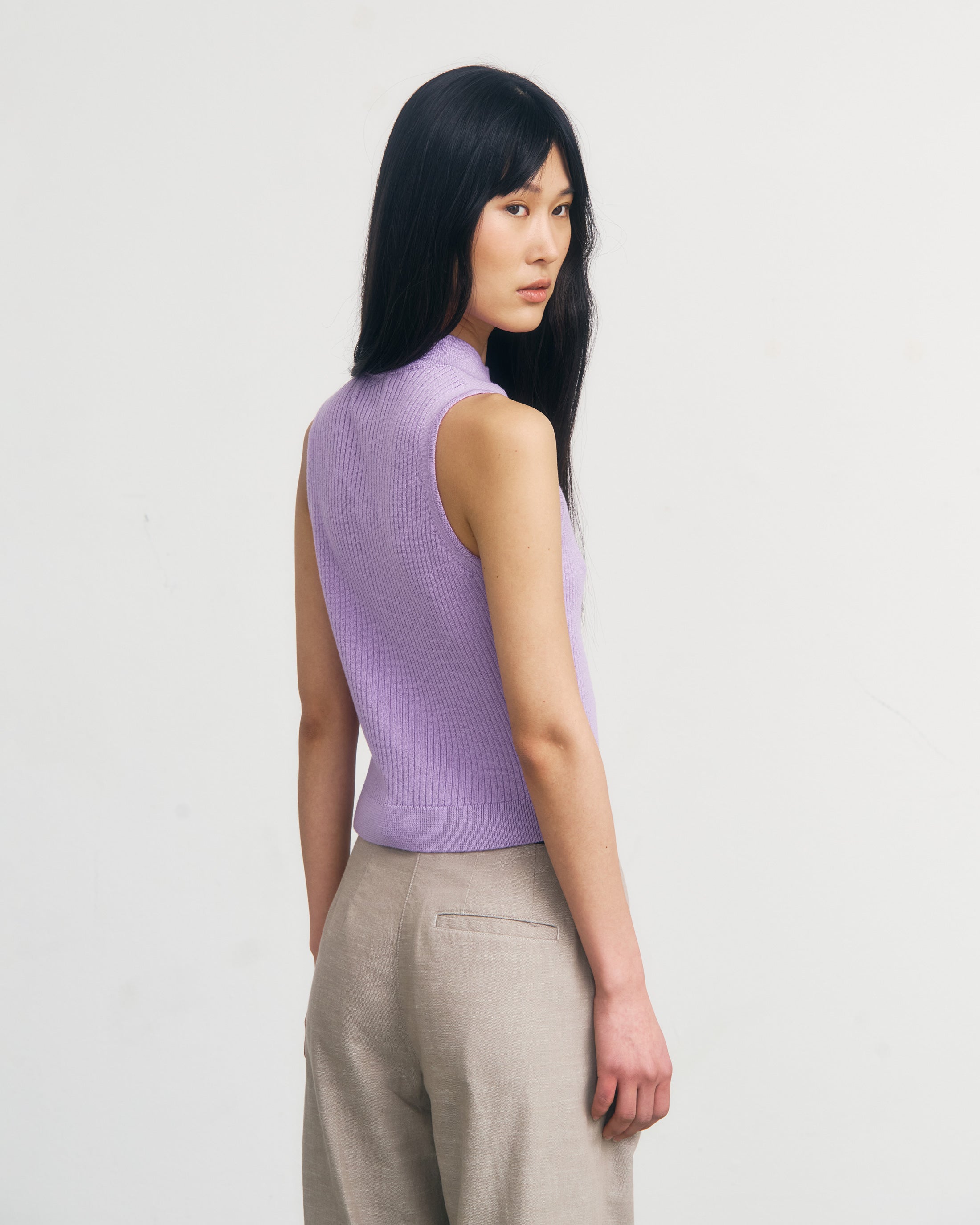 Débardeur tricoté lilas 100 % laine mérinos biologique de Rotholz