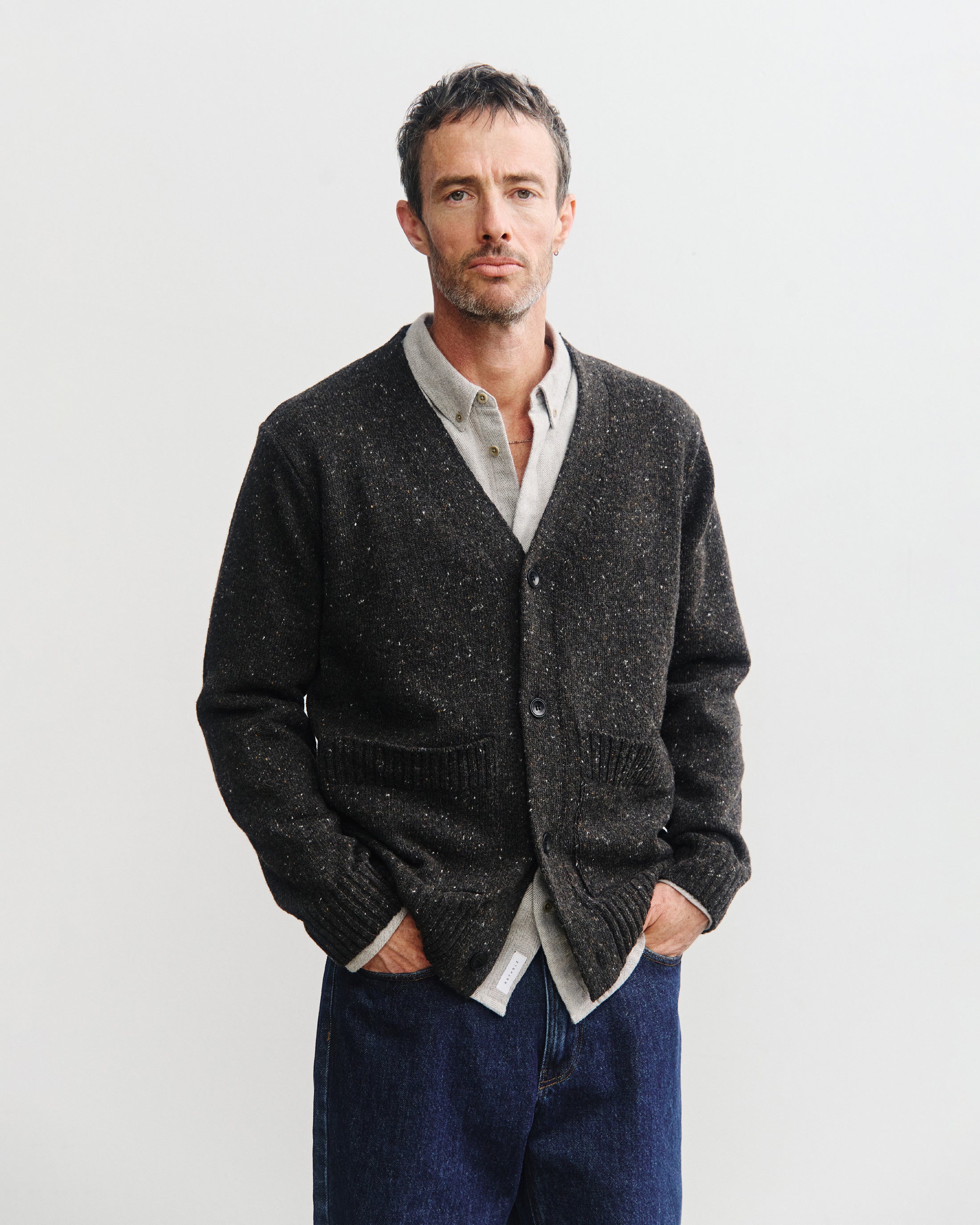 Schwarze Strickjacke aus Merinowolle von Rotholz