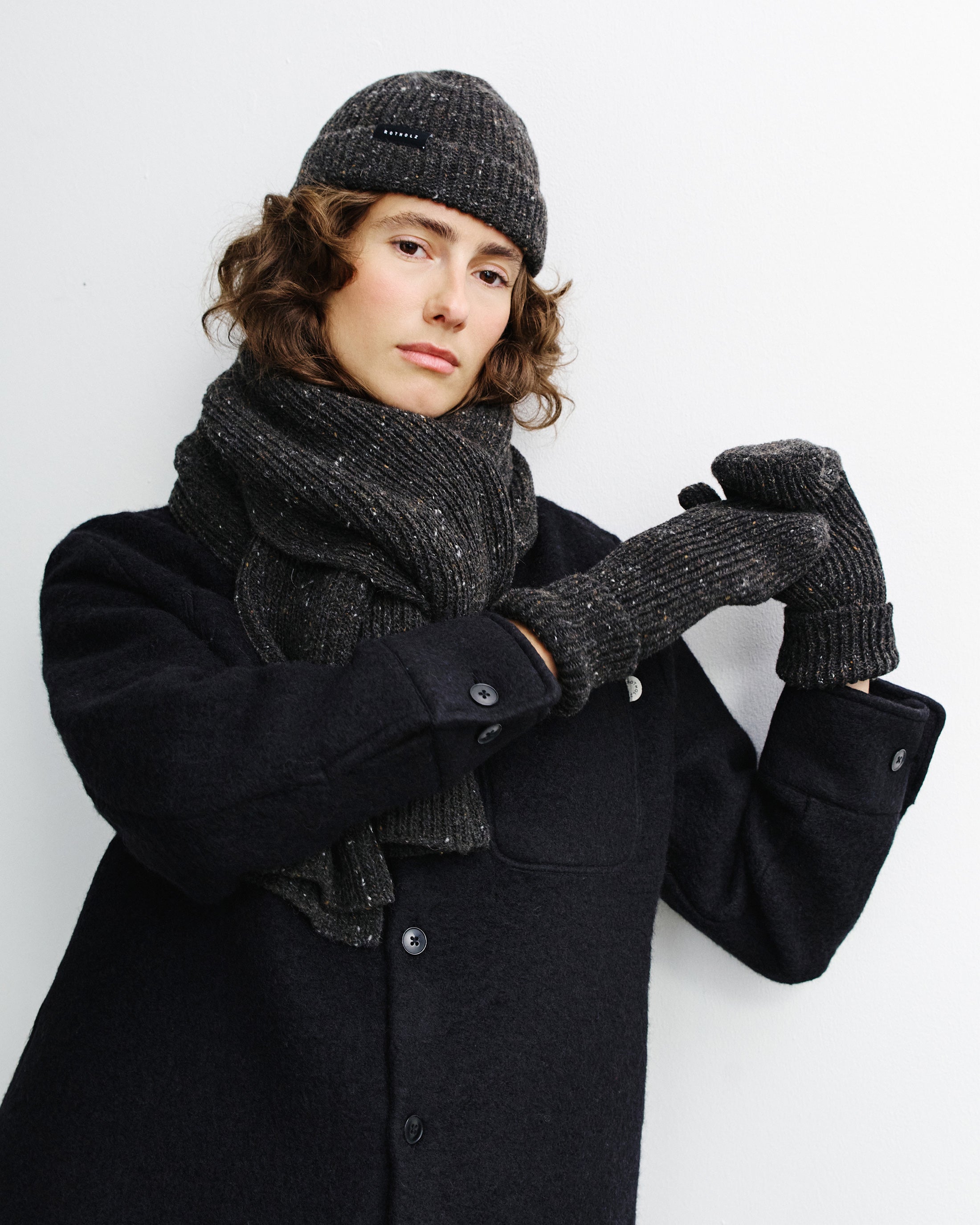 Schwarze Handschuhe gestrickt aus Merinowolle von Rotholz