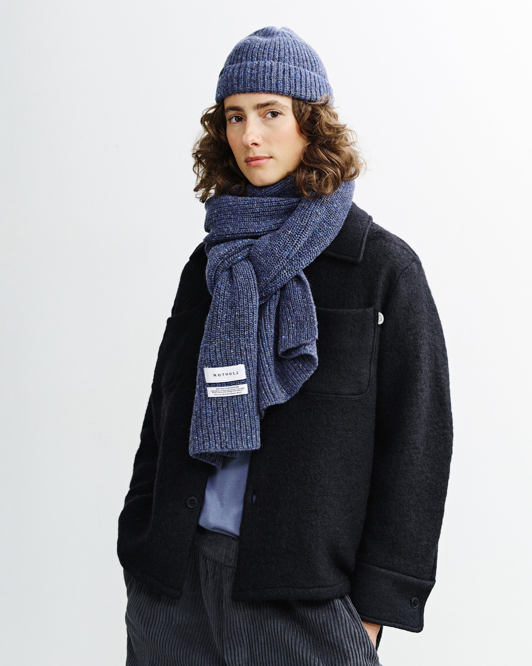 Blauer Schal gestrickt aus Merinowolle von Rotholz