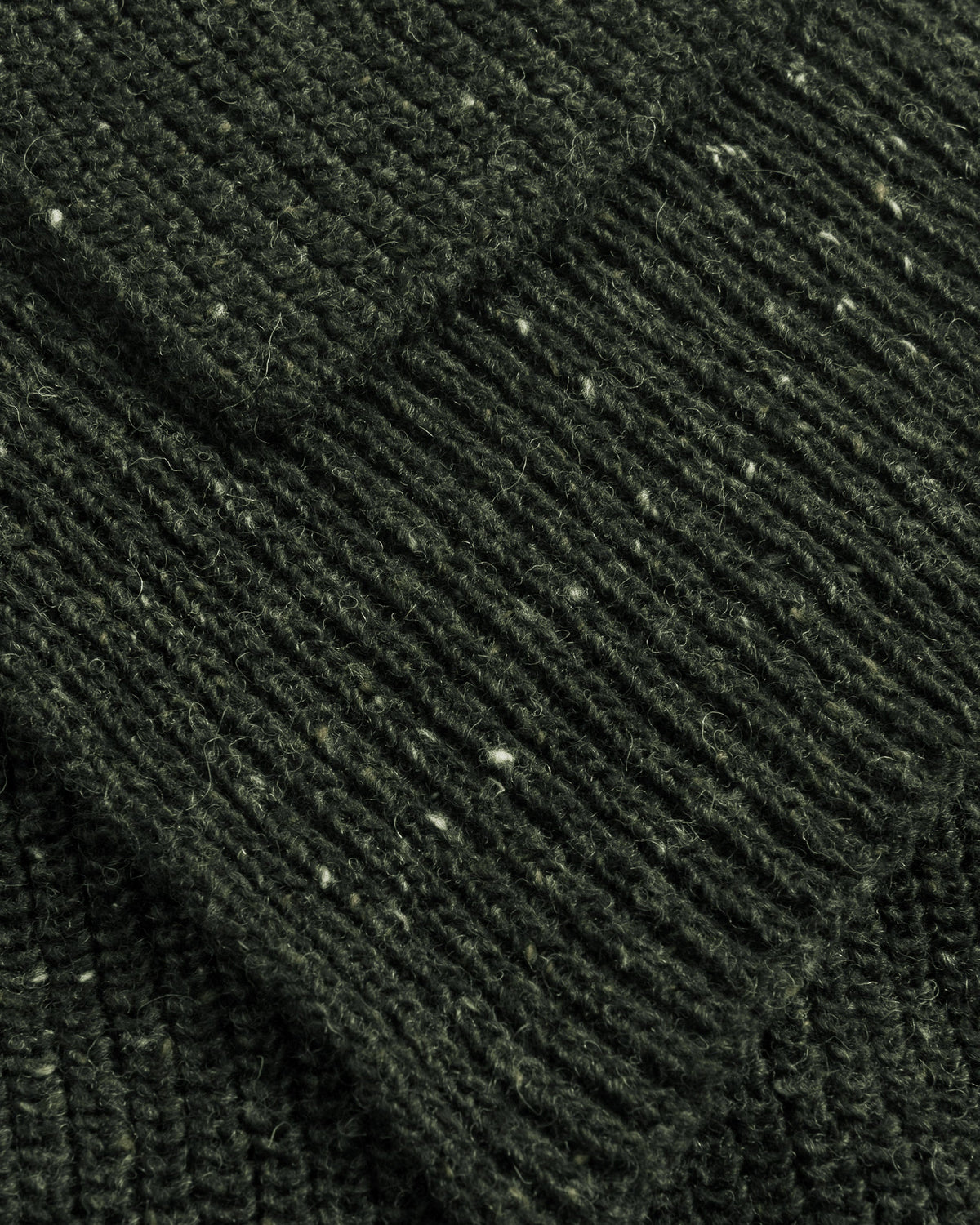 Grüner Schal gestrickt aus Merinowolle von Rotholz