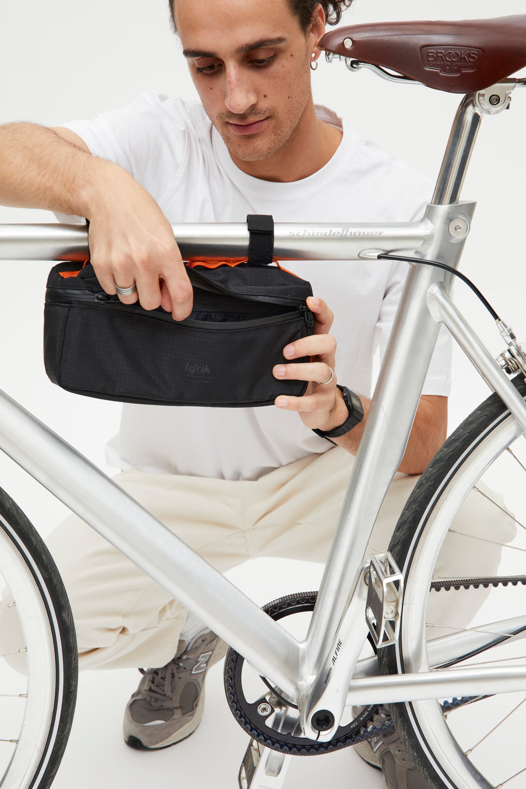 Green Vandra bike bag made from recycled PET from Lefrik