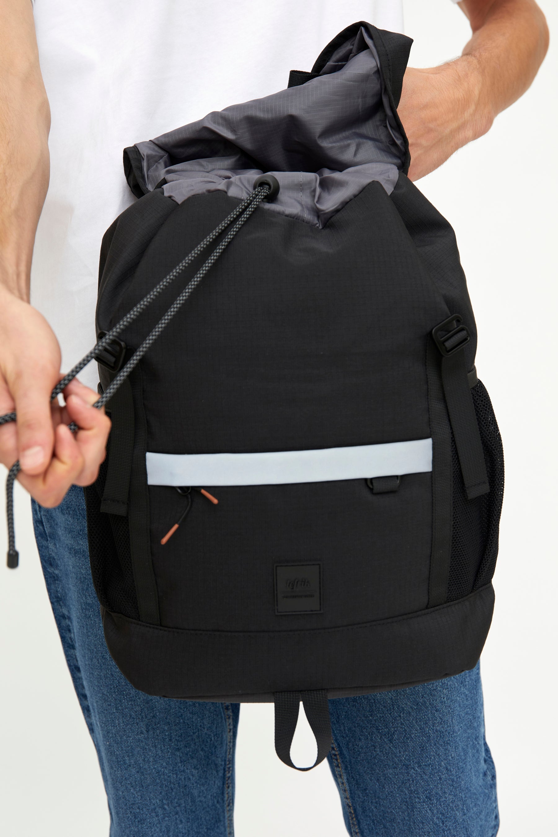Schwarzer Rucksack Mountain Vandra aus recyceltem PET von Lefrik