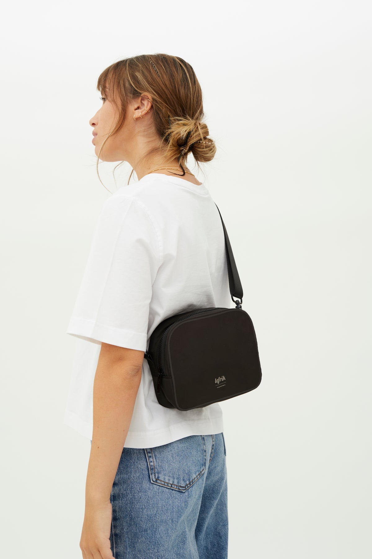 Sac bandoulière noir Tokay Tech (2,5l) fabriqué à partir de bouteilles en plastique PET recyclées de Lefrik