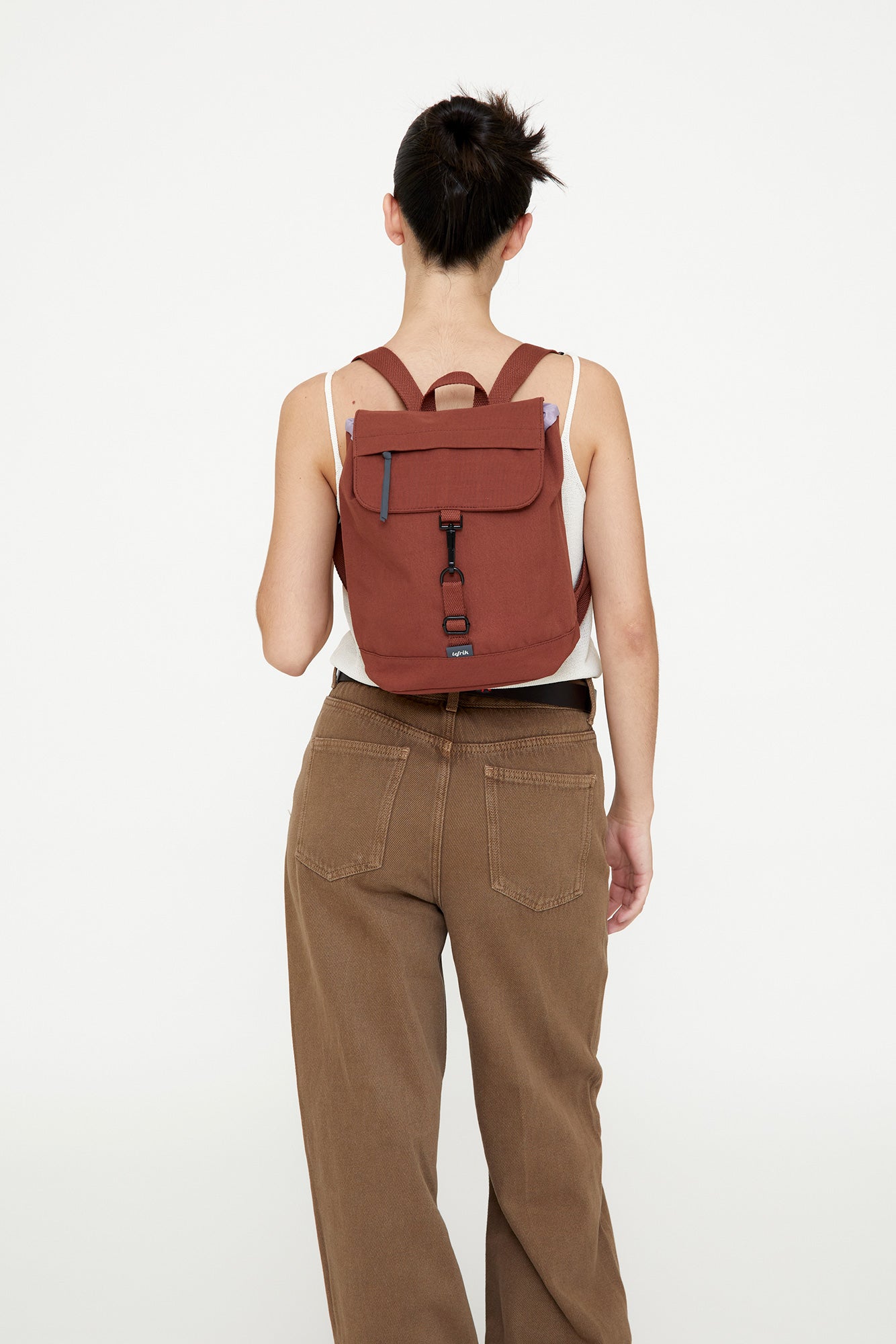 Roter Rucksack Scout Mini aus recycelten PET-Flaschen von Lefrik