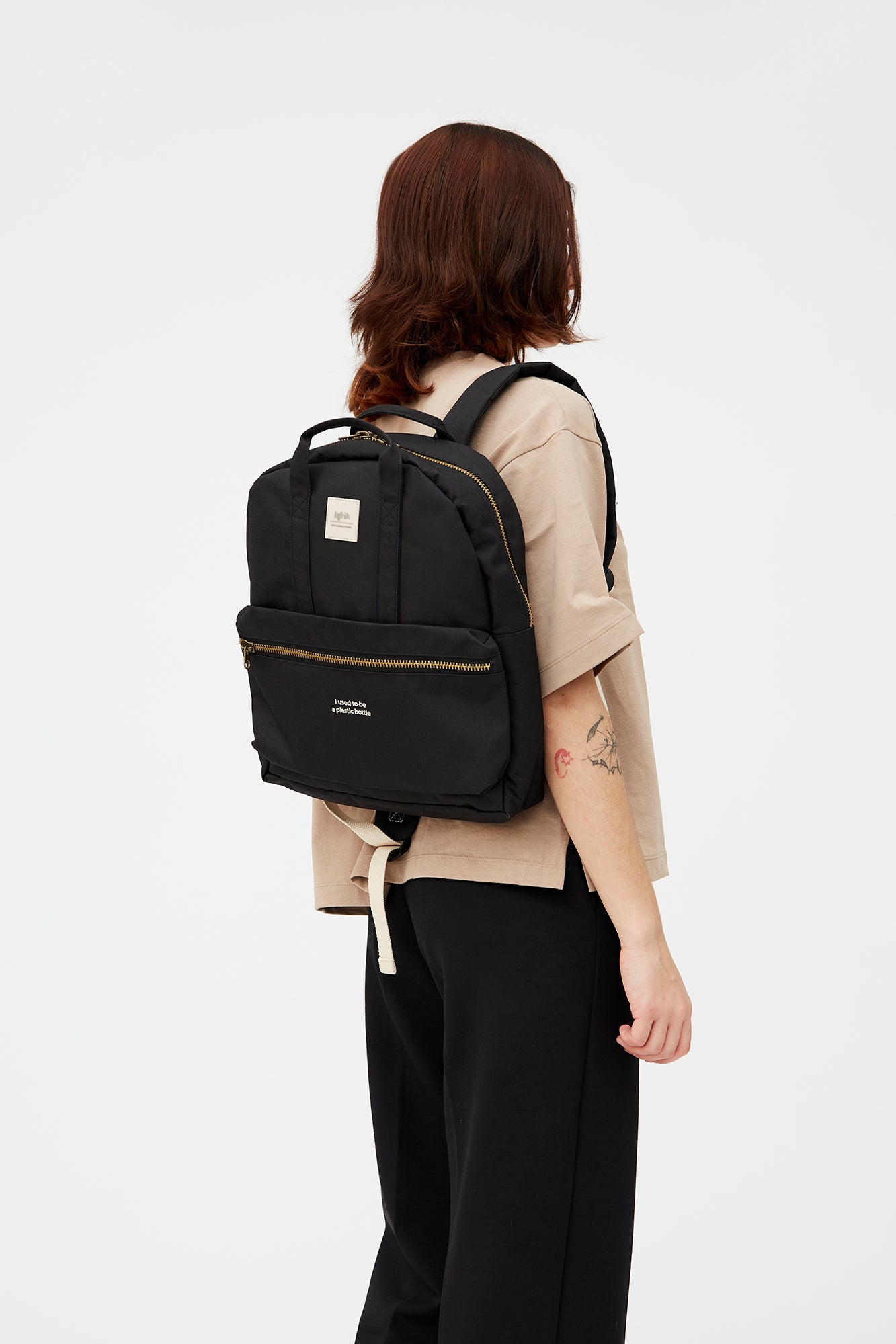 Schwarzer Rucksack Gold Classic (10l) aus recycelten PET-Plastikflaschen