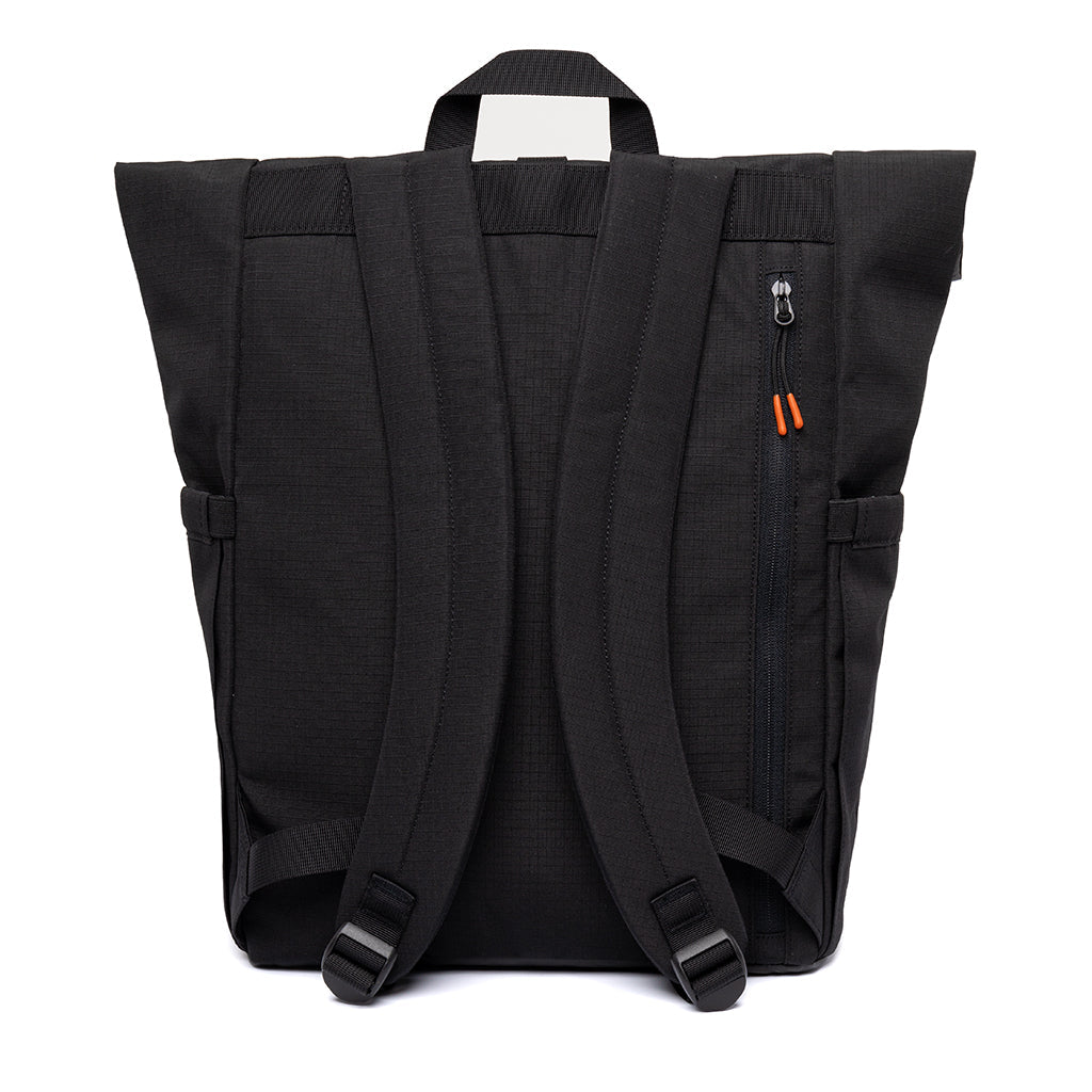 Schwarzer Rucksack Lars Roll Vandra aus recyceltem PET von Lefrik
