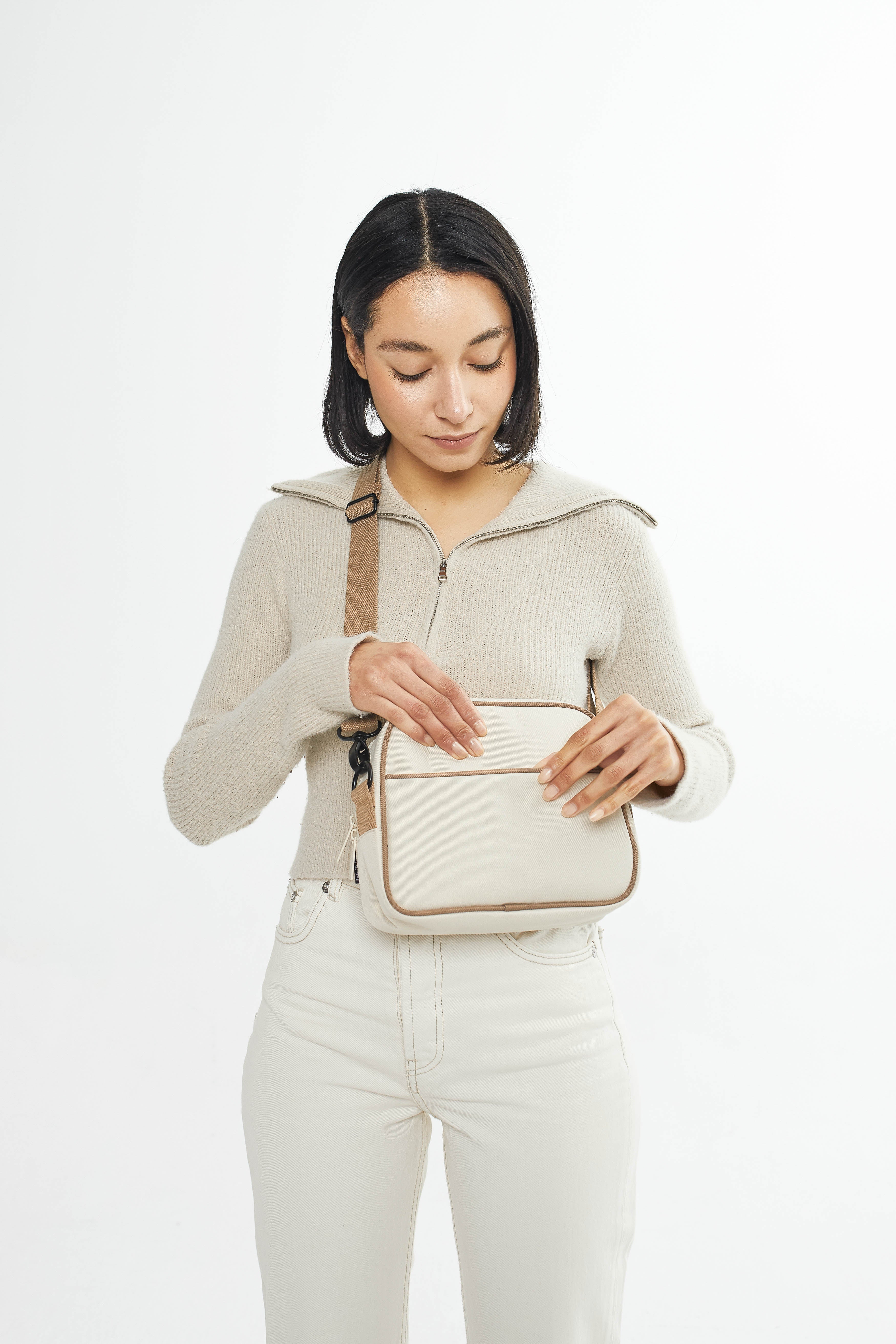 Beige corssbody bag Tokay Tech (2.5l) made from recycled PET plastic bottles