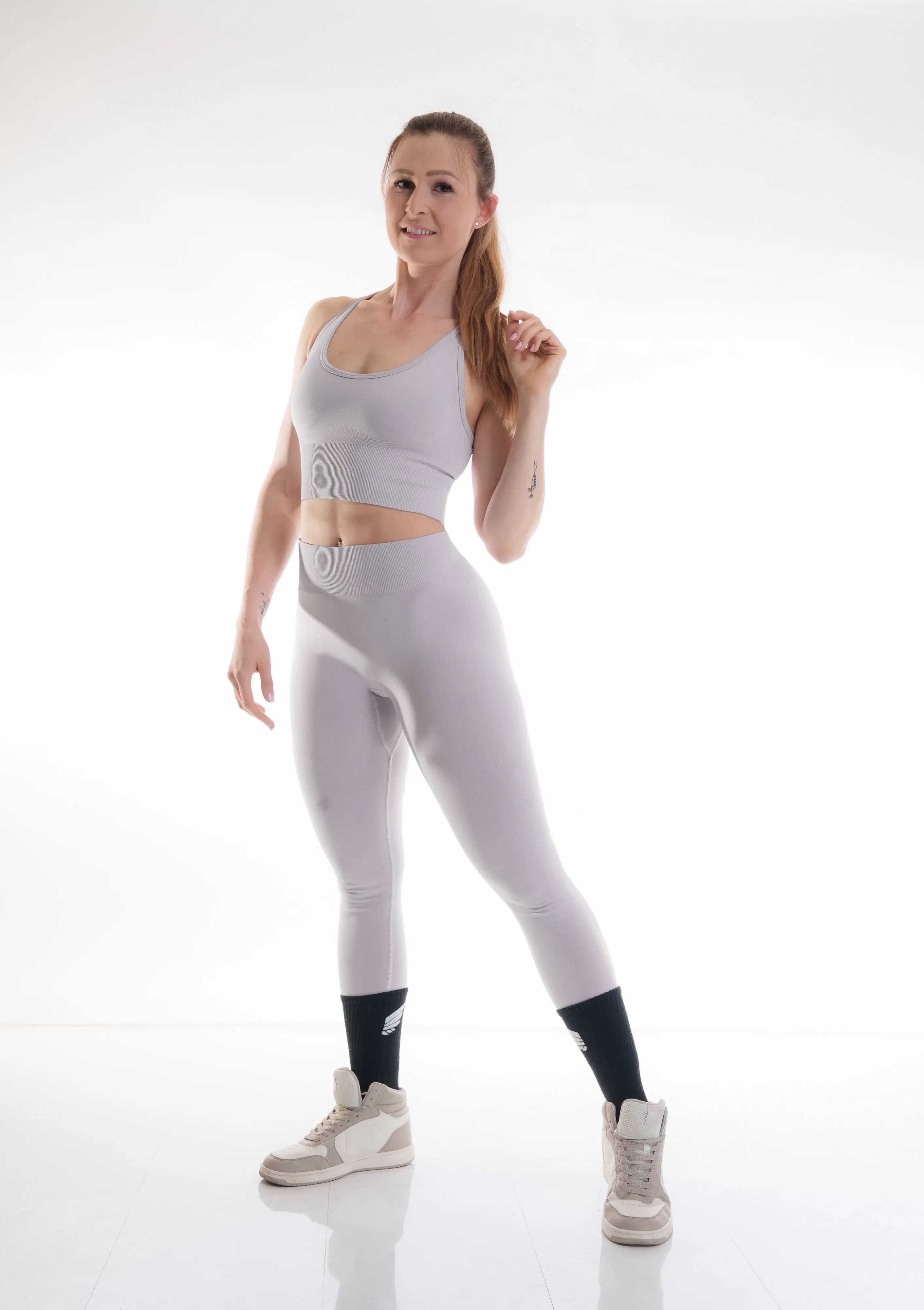 Zeyla Seamless Booty Leggings made from recycled polyester by Nivays