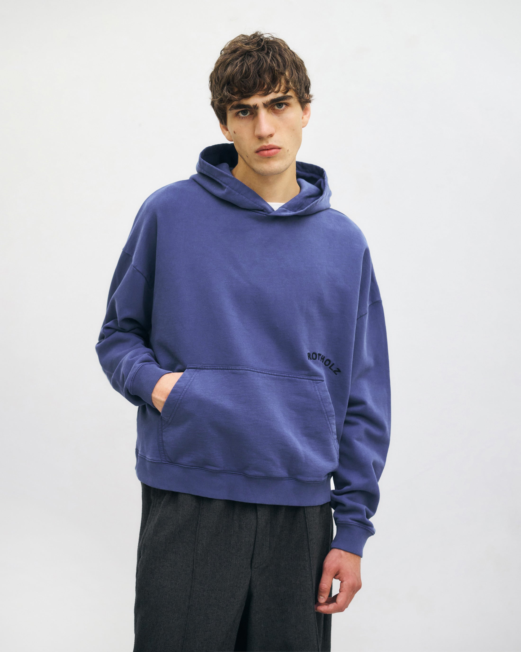 Hellblauer Hoodie aus 100% Bio-Baumwolle von Rotholz