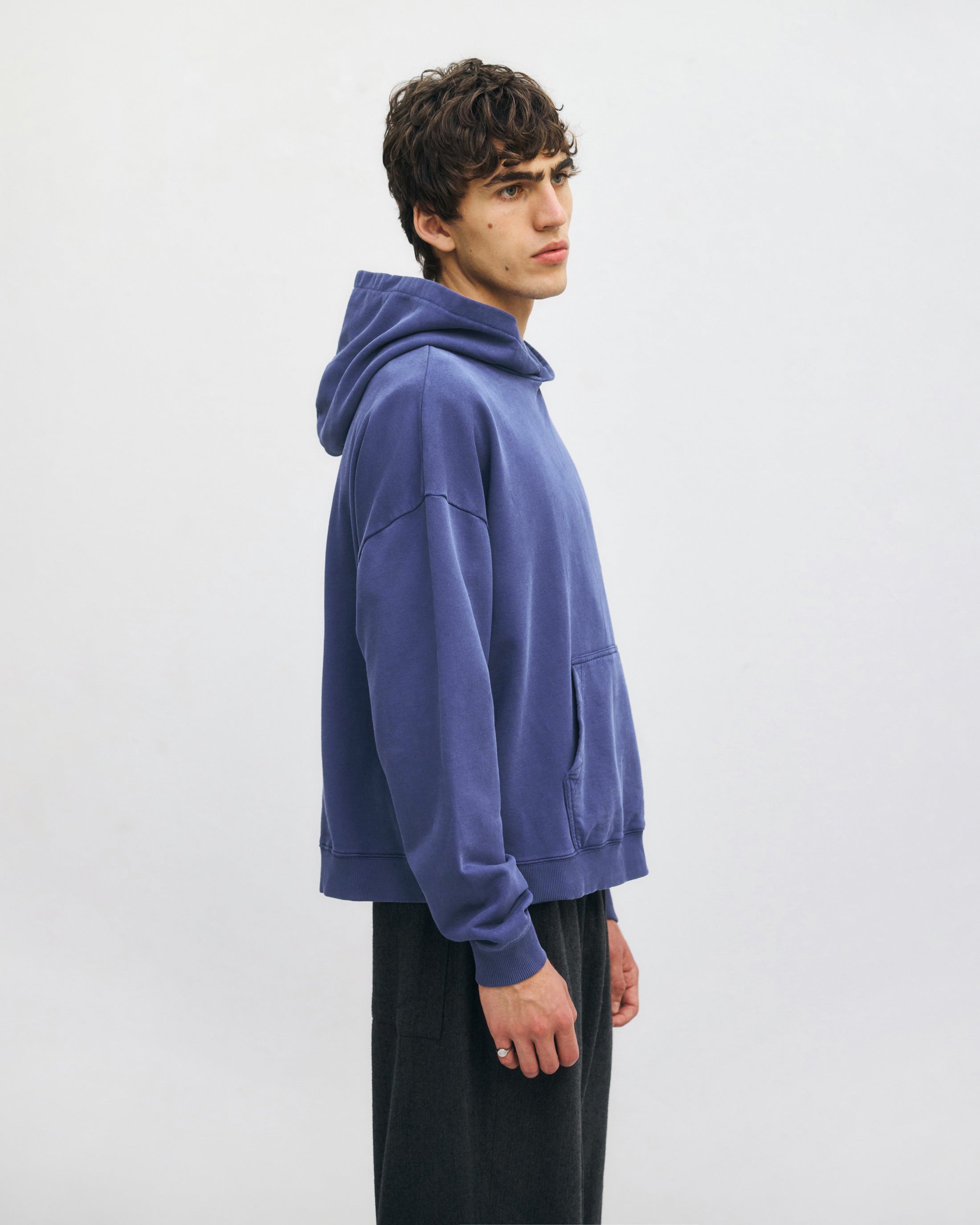 Hellblauer Hoodie aus 100% Bio-Baumwolle von Rotholz