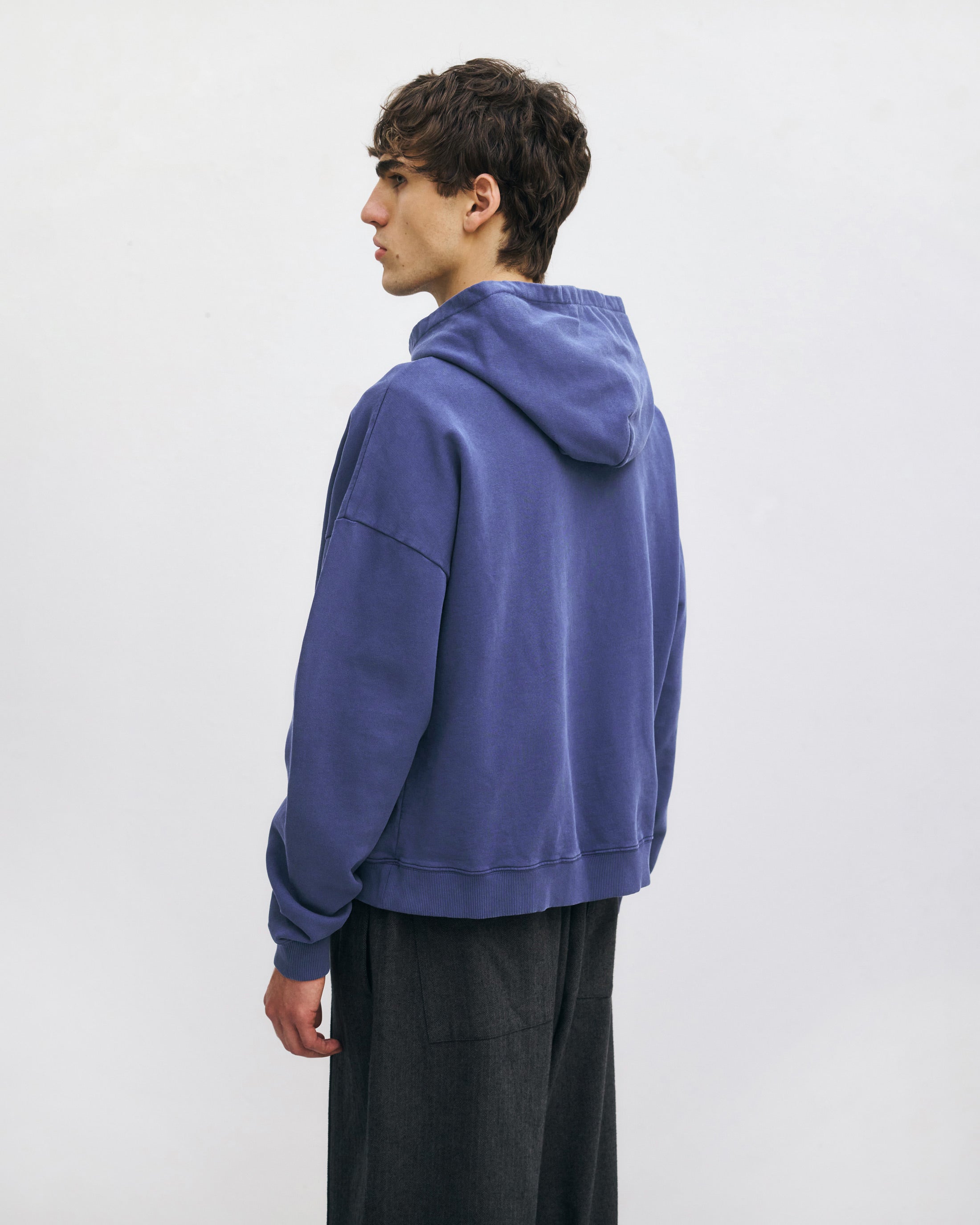 Hellblauer Hoodie aus 100% Bio-Baumwolle von Rotholz