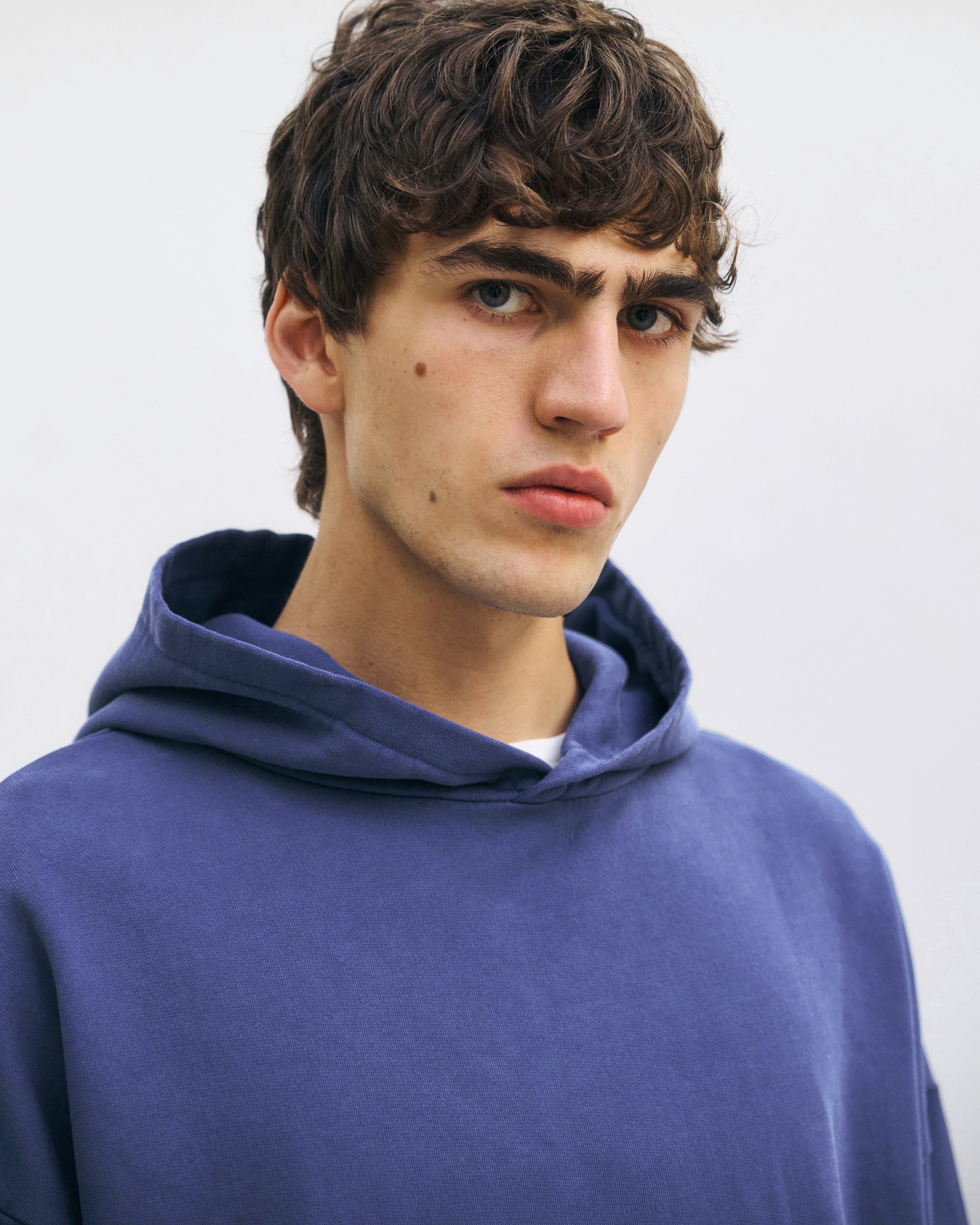 Hellblauer Hoodie aus 100% Bio-Baumwolle von Rotholz