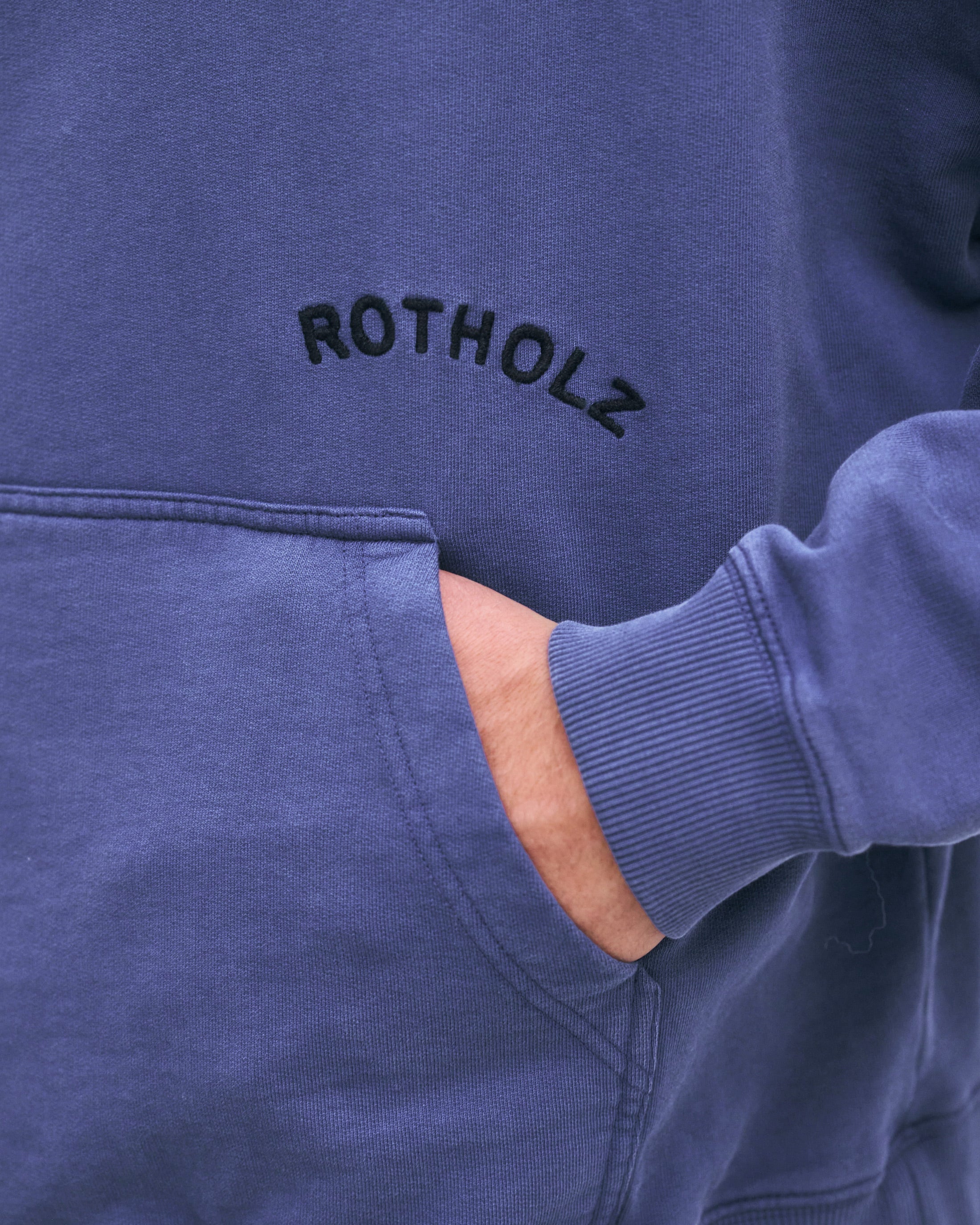 Hellblauer Hoodie aus 100% Bio-Baumwolle von Rotholz