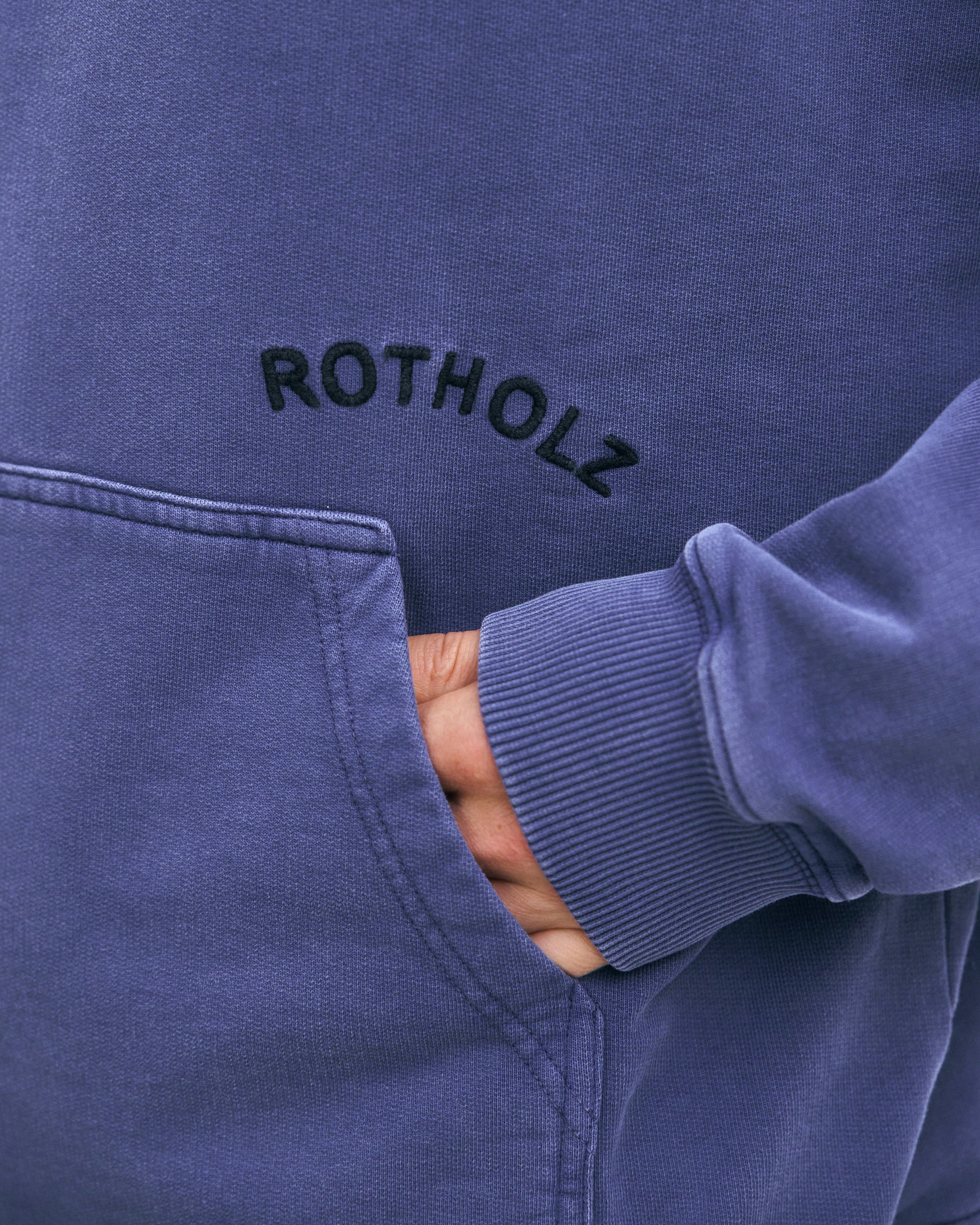 Hellblauer Hoodie aus 100% Bio-Baumwolle von Rotholz