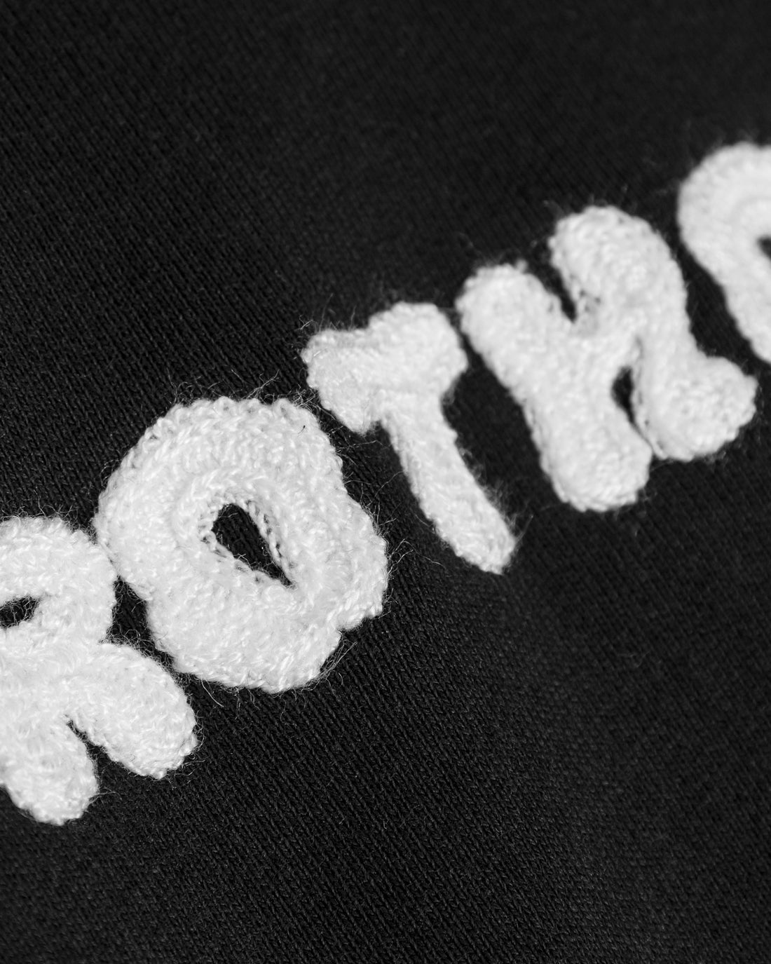Schwarzer Hoodie Logo aus 100% Bio-Baumwolle von Rotholz