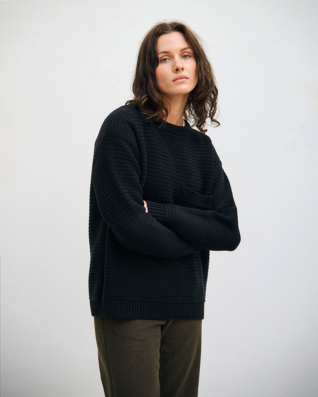 Schwarzer Strickpullover gerippt aus 100% Bio-Baumwolle von Rotholz