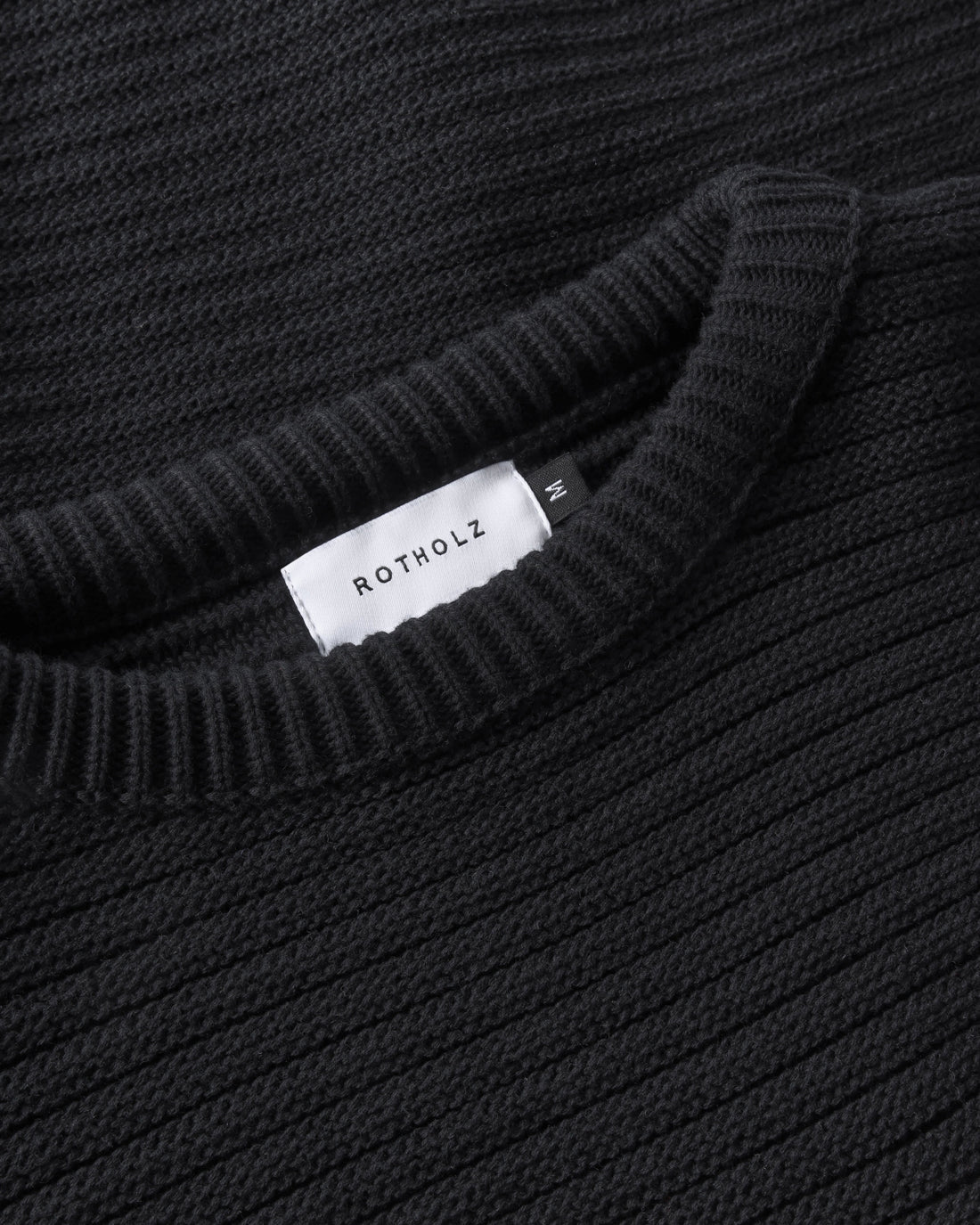Schwarzer Strickpullover gerippt aus 100% Bio-Baumwolle von Rotholz