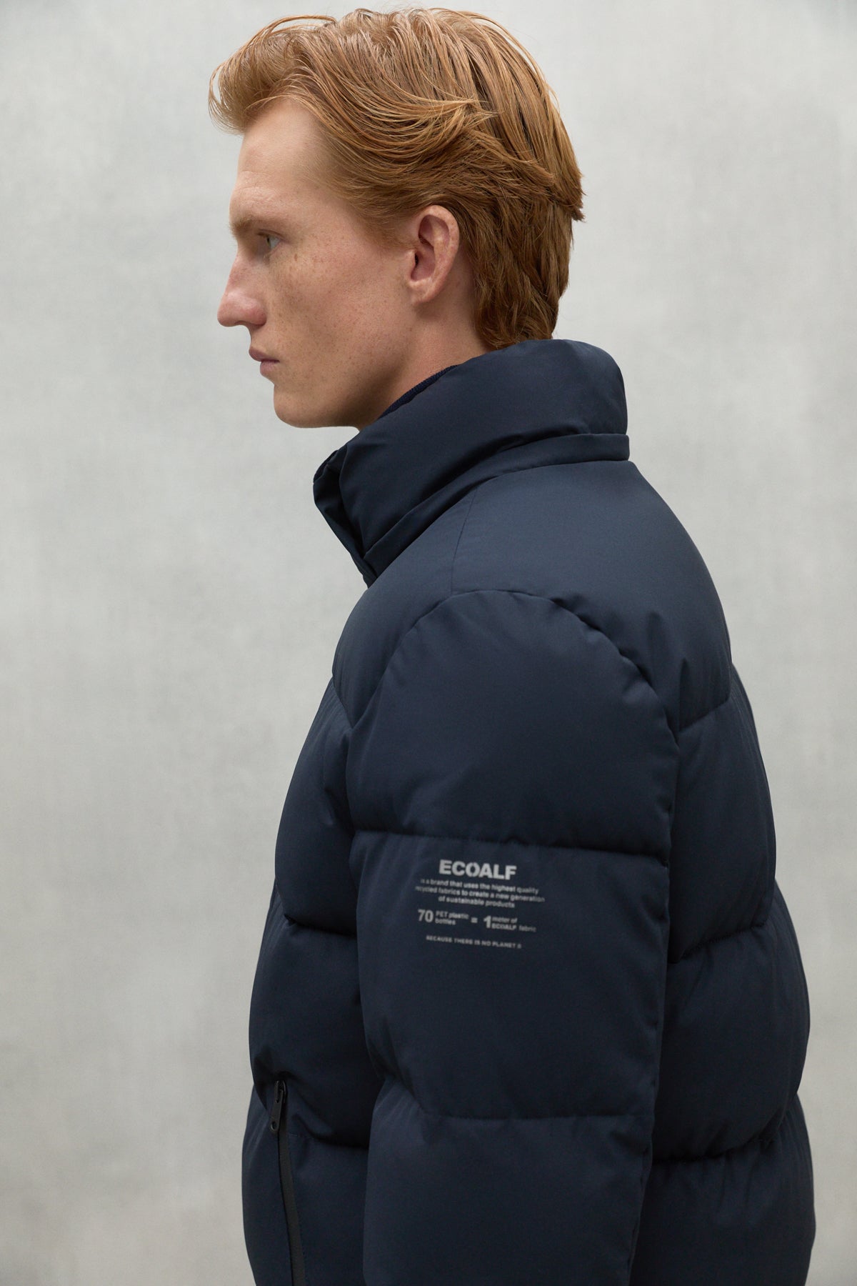 Kurze Daunenjacke aus recyletem Polyester (PET Flaschen) von ECOALF in Deep navy