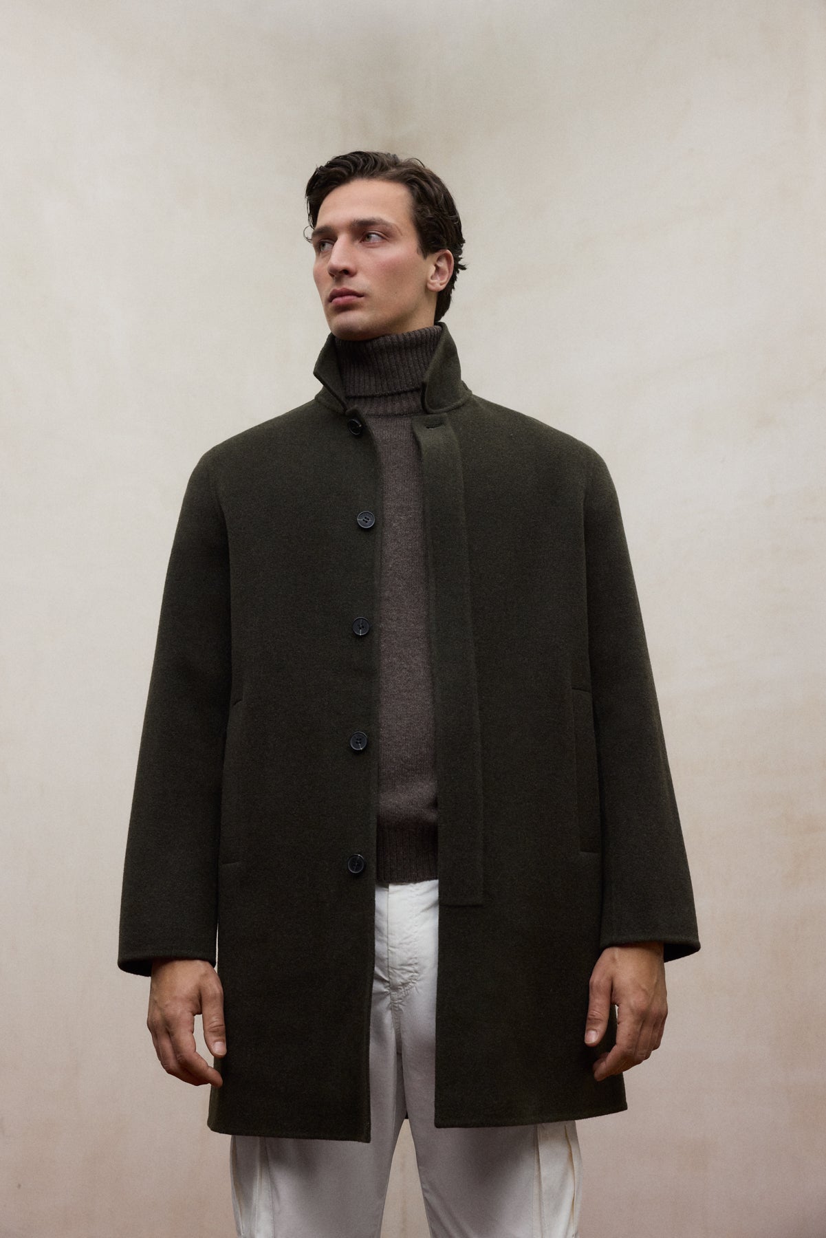 Veste longue à capuche en coton biologique et polyester recyclé (bouteilles PET) par ECOALF en olive