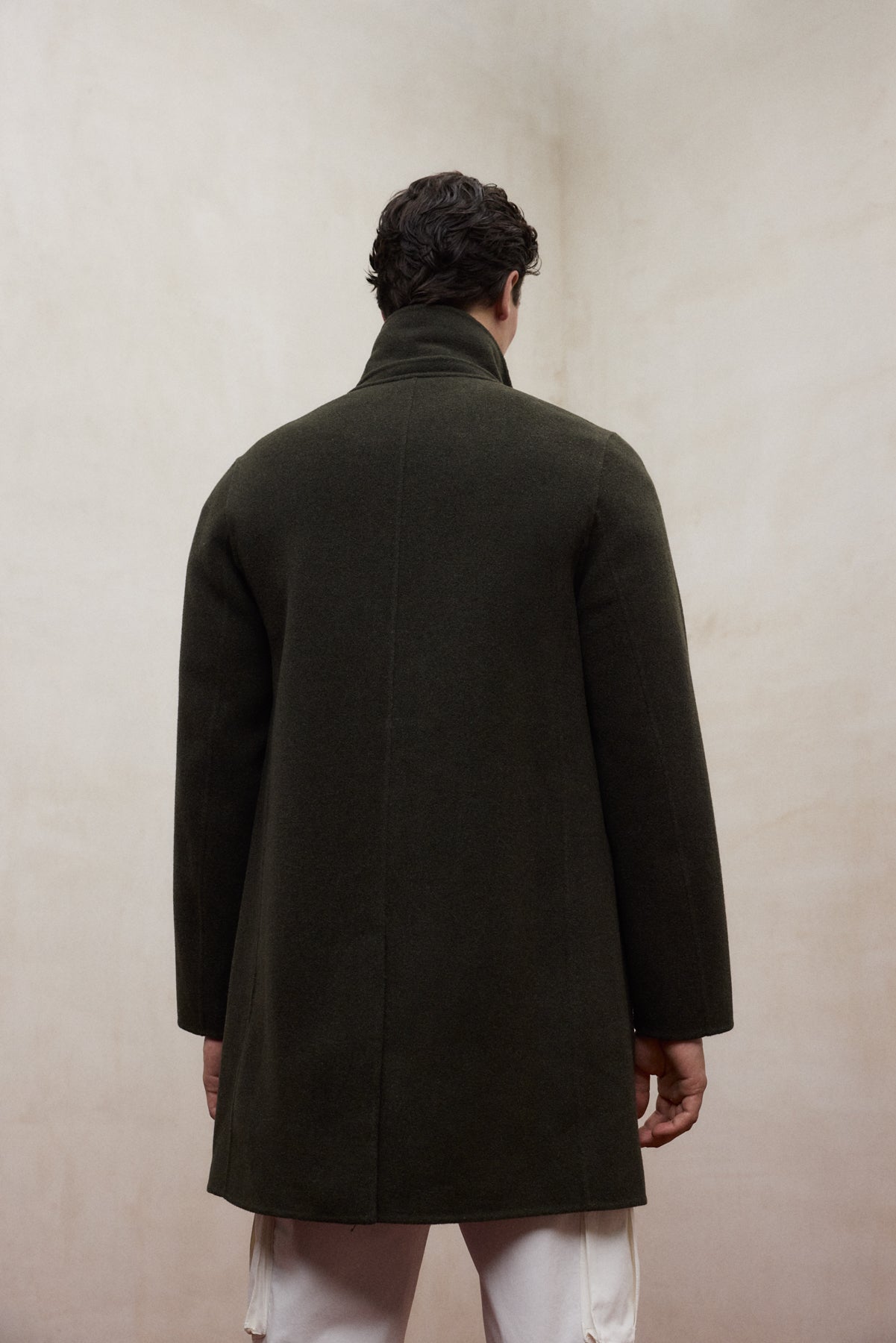 Veste longue à capuche en coton biologique et polyester recyclé (bouteilles PET) par ECOALF en olive