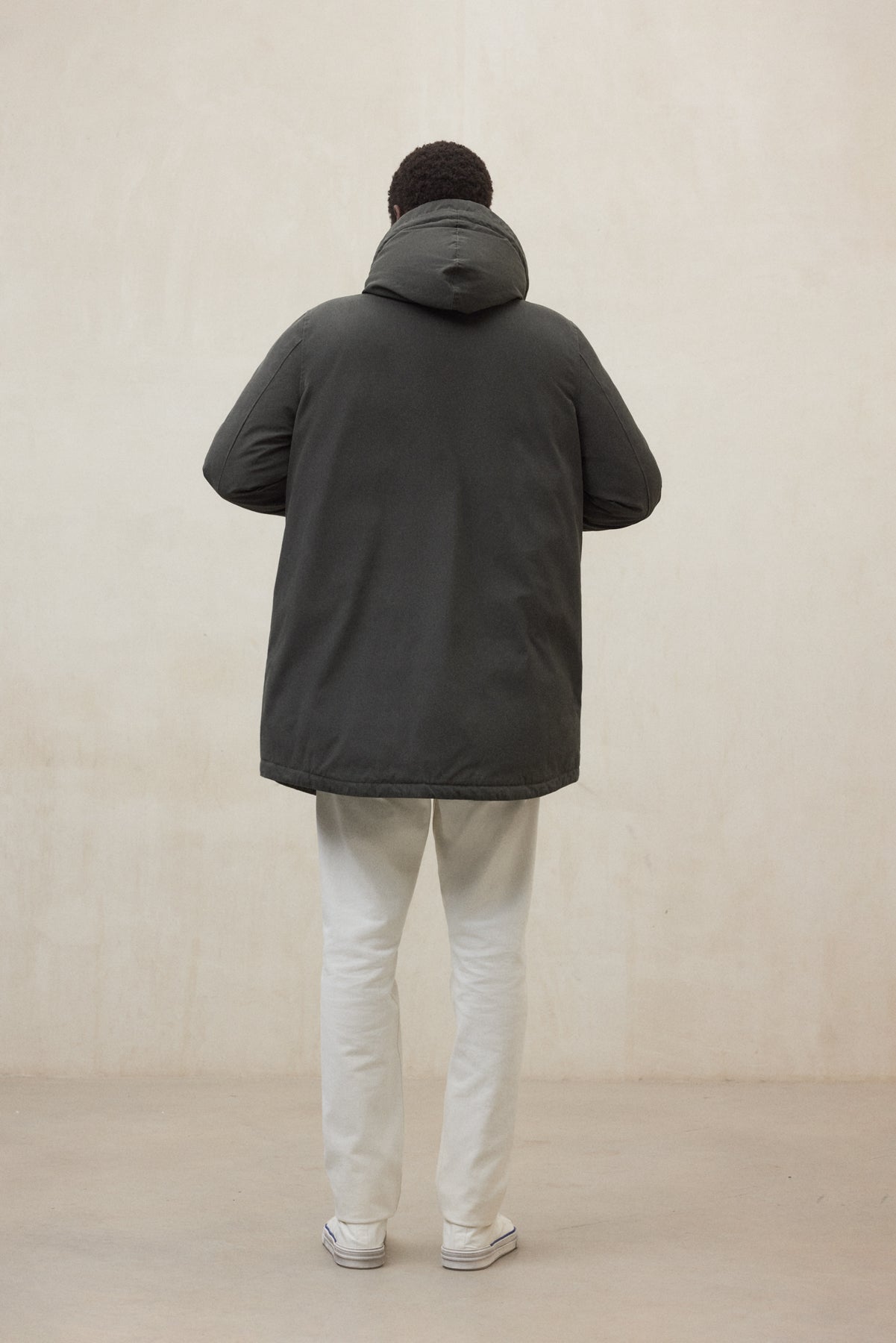 Lange Jacke mit Kapuze aus Bio Baumwolle und recyletem Polyester (PET Flaschen) von ECOALF in oliv