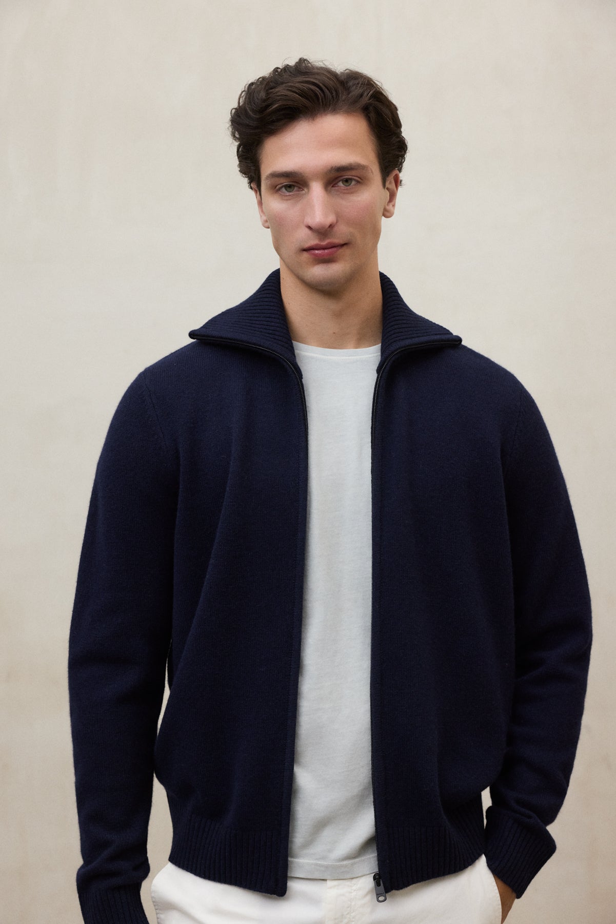 Strickzipperjacken aus 100% recyleter Wolle von ECOALF in dunkelblau