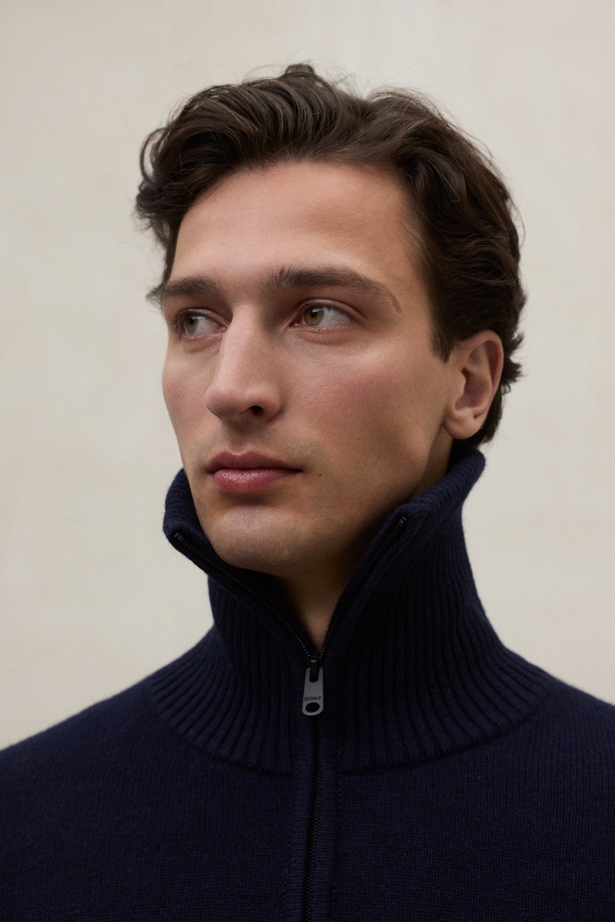Strickzipperjacken aus 100% recyleter Wolle von ECOALF in dunkelblau