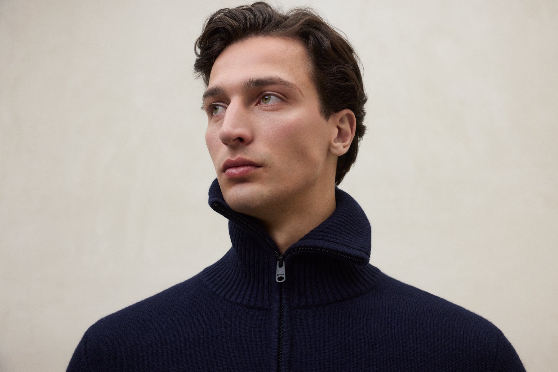 Strickzipperjacken aus 100% recyleter Wolle von ECOALF in dunkelblau