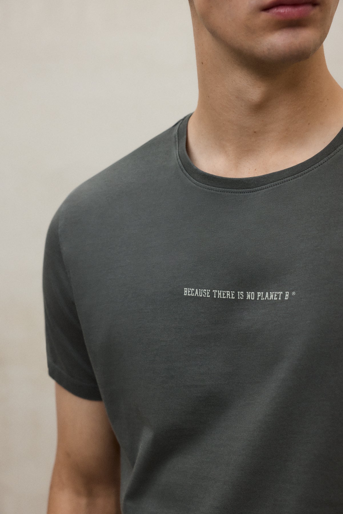 T-Shirt aus recycleter Baumwolle von ECOALF in braun melange mit Print