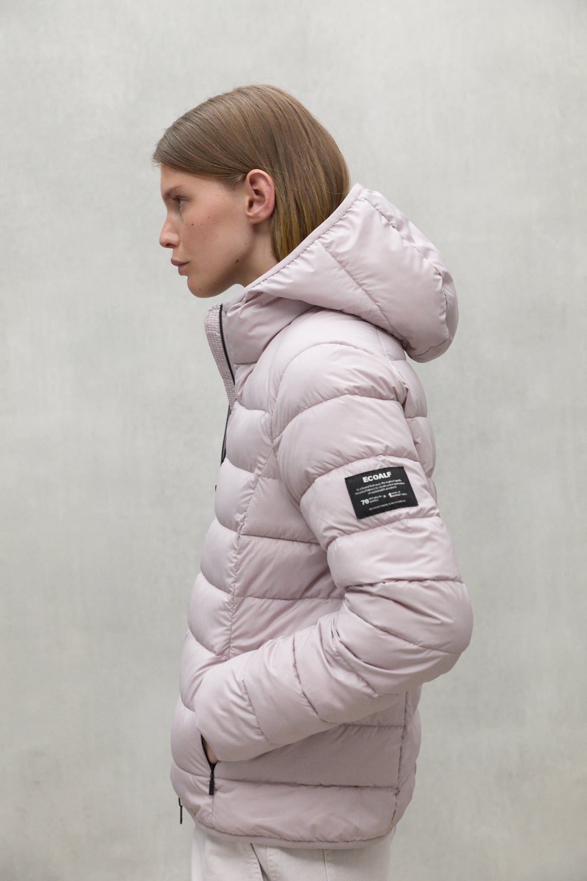 Kurze Daunenjacke aus 100% recyletem Polyester (PET Flaschen) von ECOALF in hell rosa