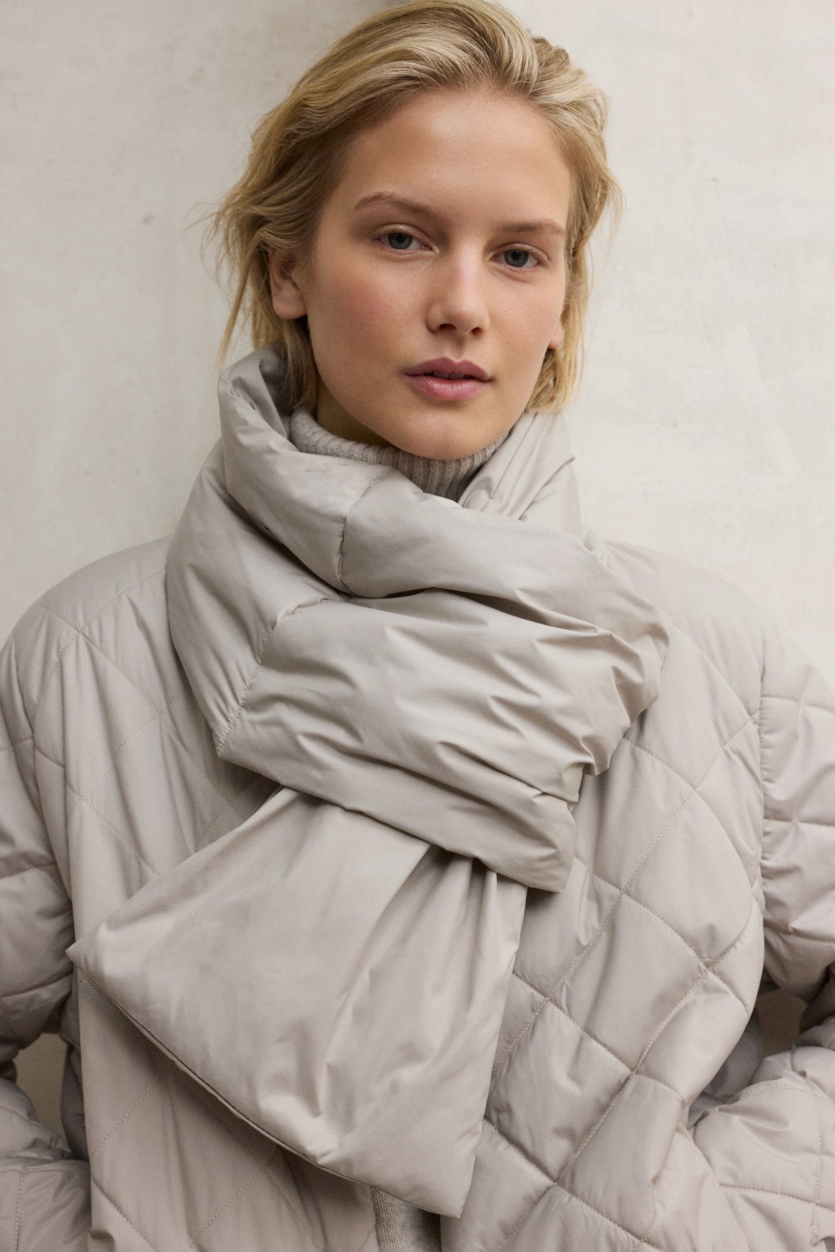Doudoune courte réversible en 100% polyester recyclé (bouteilles PET) par ECOALF en bleu foncé